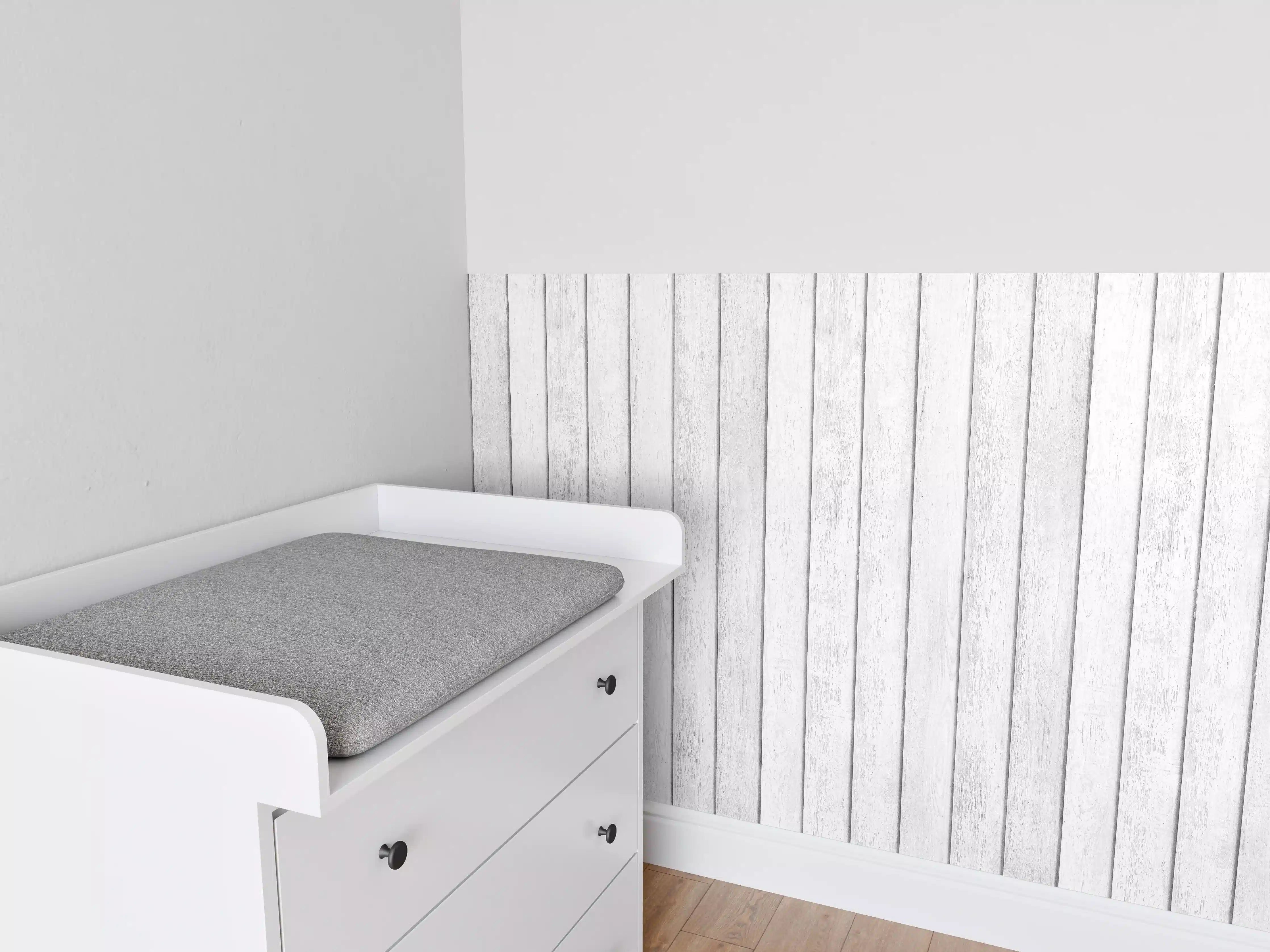 Babyzimmer Wandgestaltung - Weiße Vintage Holzwand