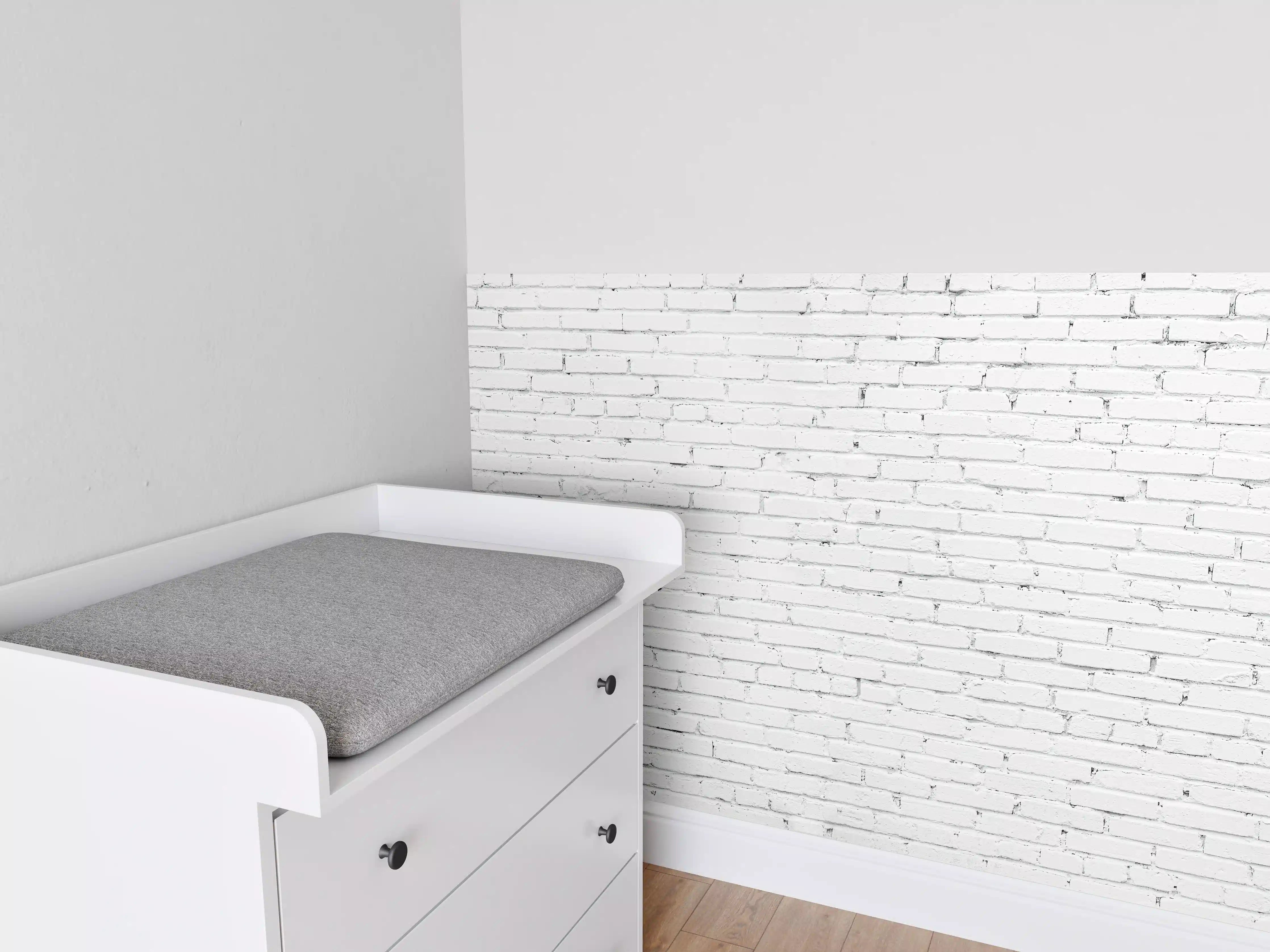 Babyzimmer Wandgestaltung - Weiße lange Backsteinfassade