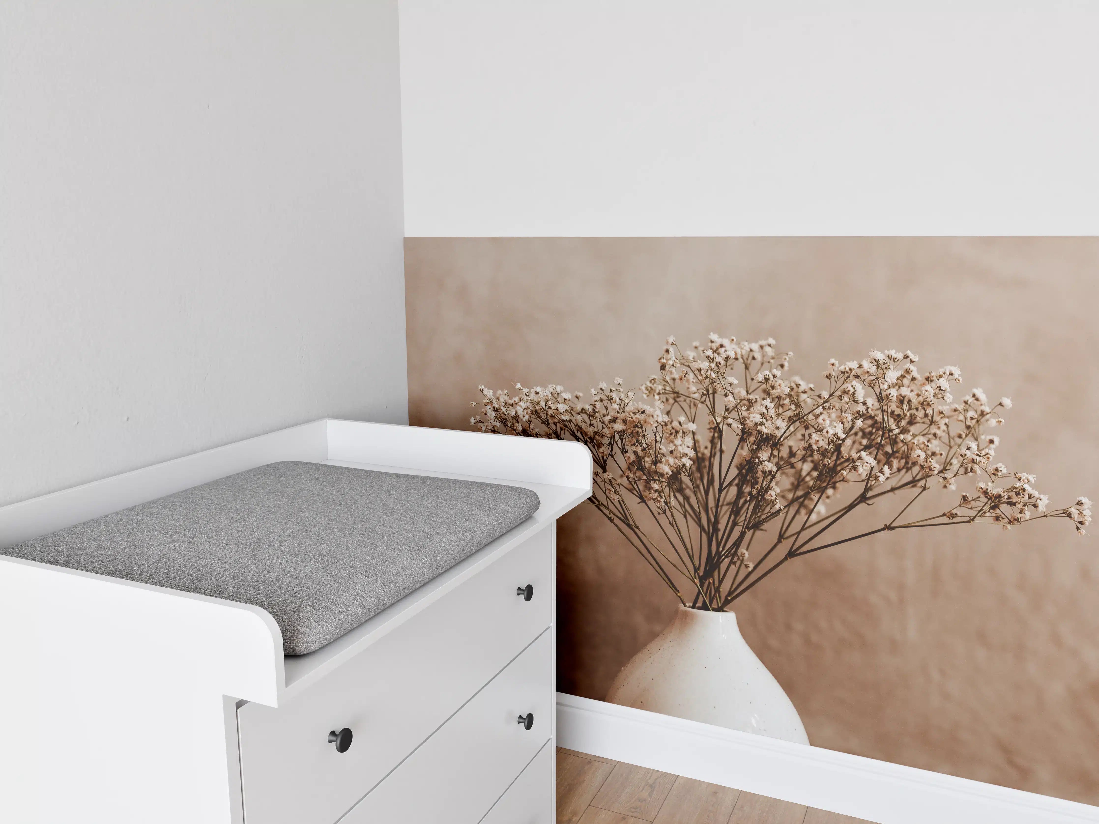 Babyzimmer Wandgestaltung - Weiße wilde getrocknete Blumen