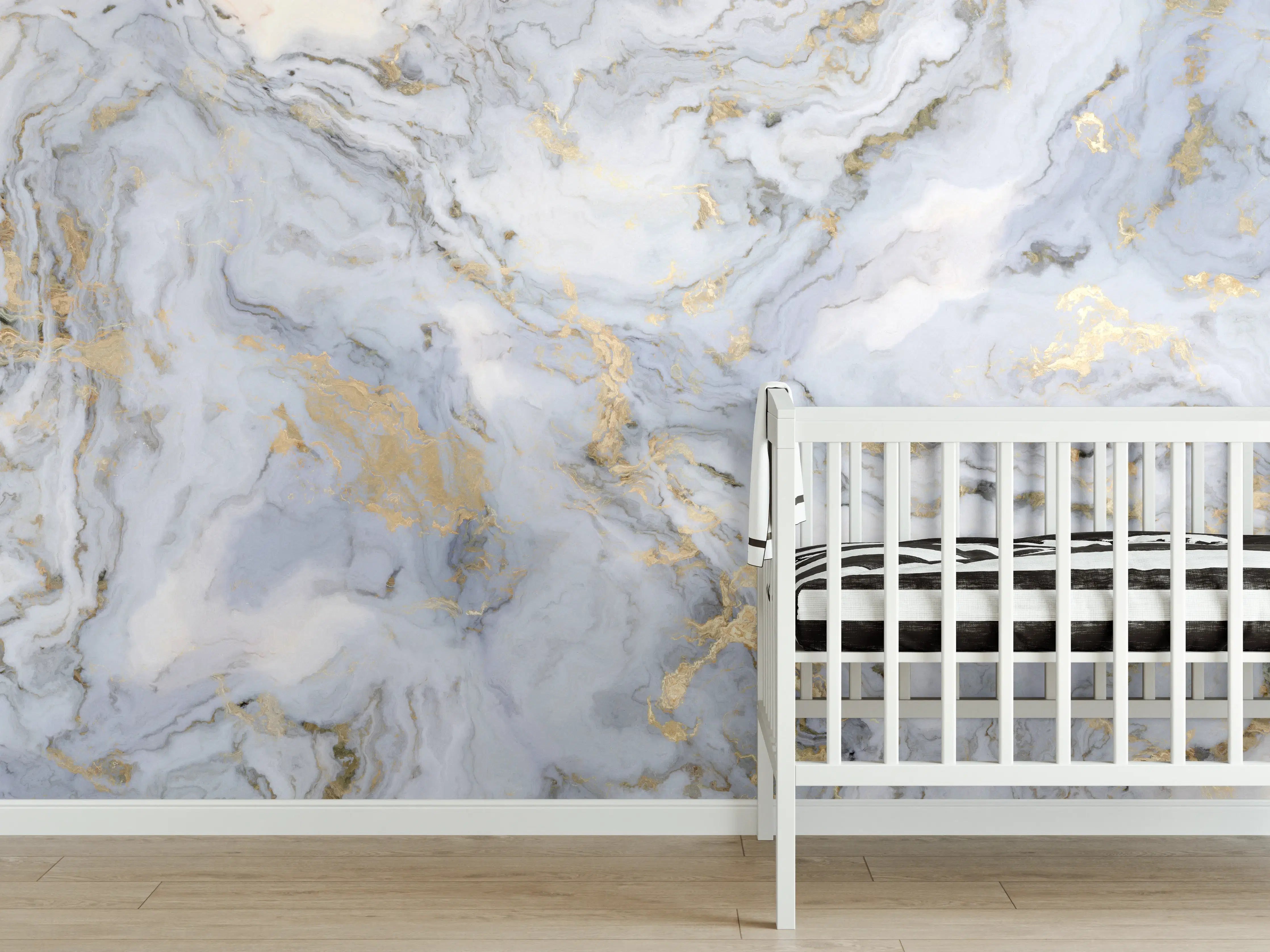 Babyzimmer Wandgestaltung - Weißer Marmor mit Goldelementen