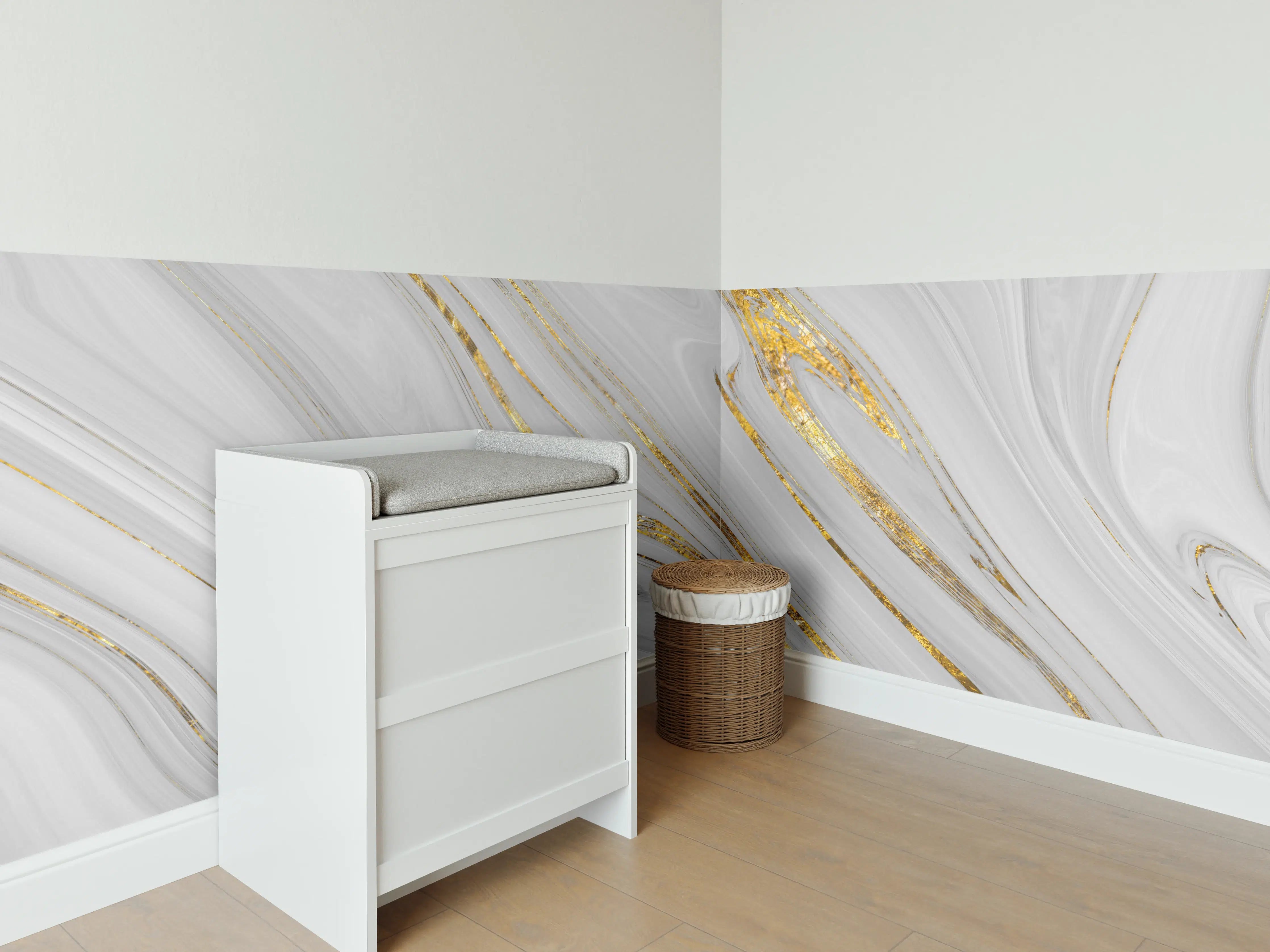Babyzimmer Wandgestaltung - Weißes Marmor Muster mit goldenen Adern