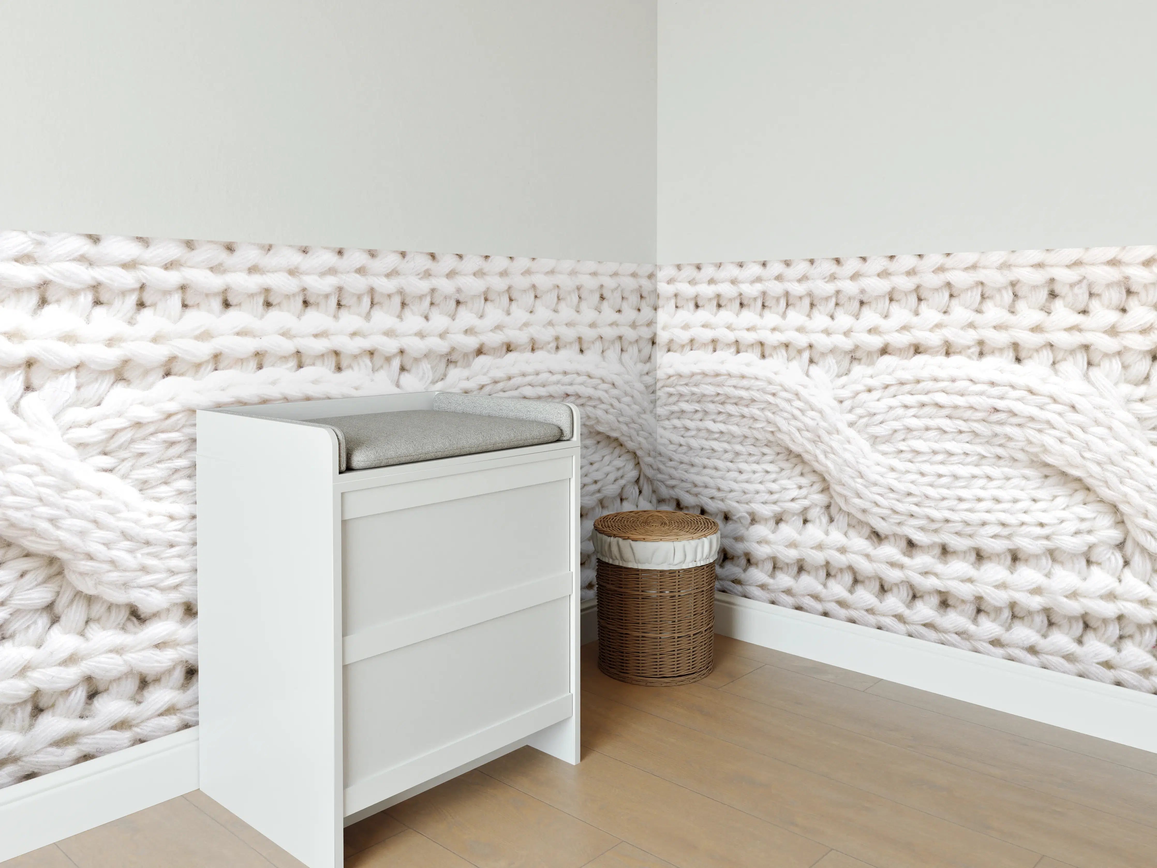 Babyzimmer Wandgestaltung - Weißes Wollstrickmuster