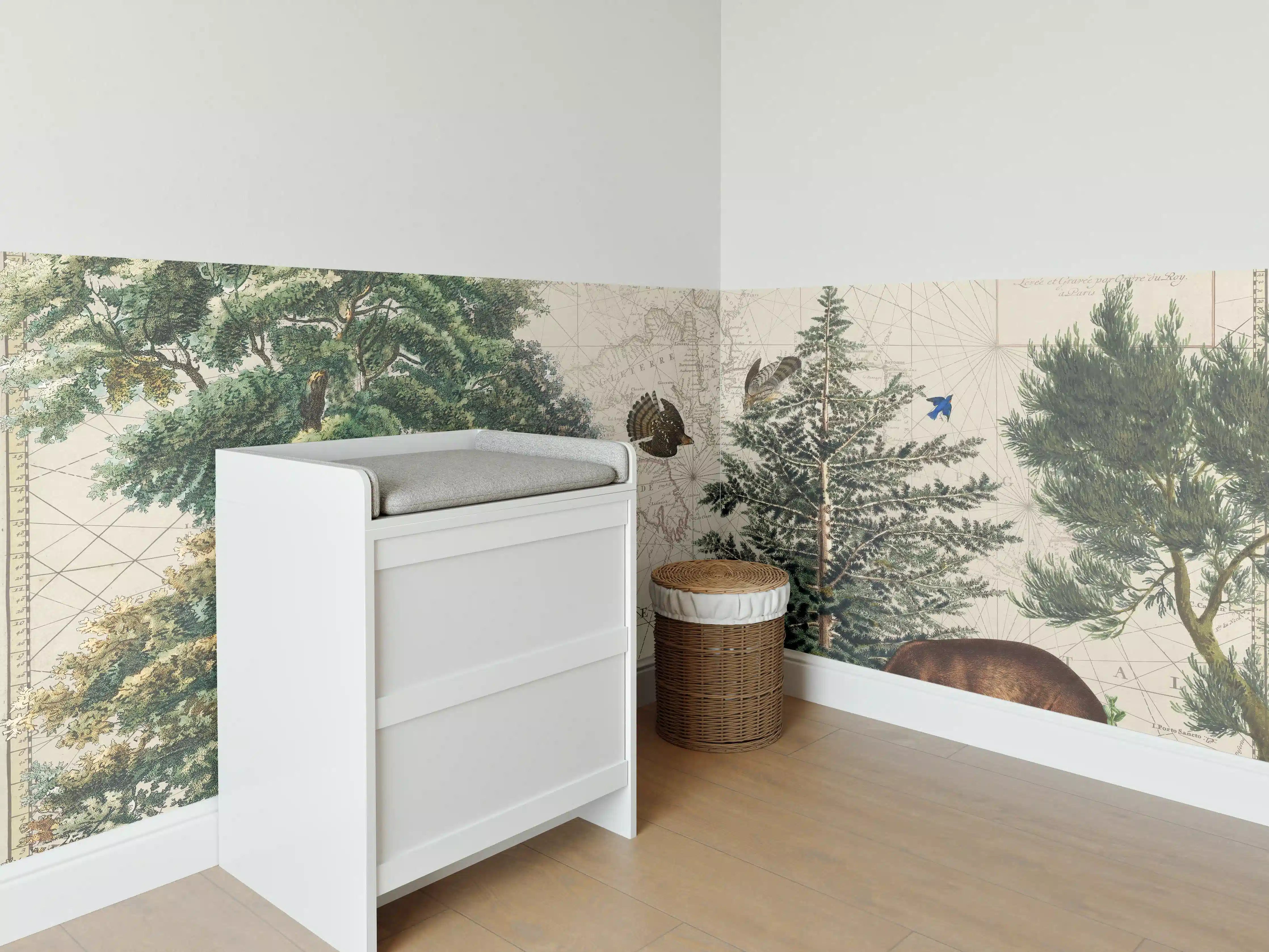 Babyzimmer Wandgestaltung - Weltkarte mit tropischem Wald