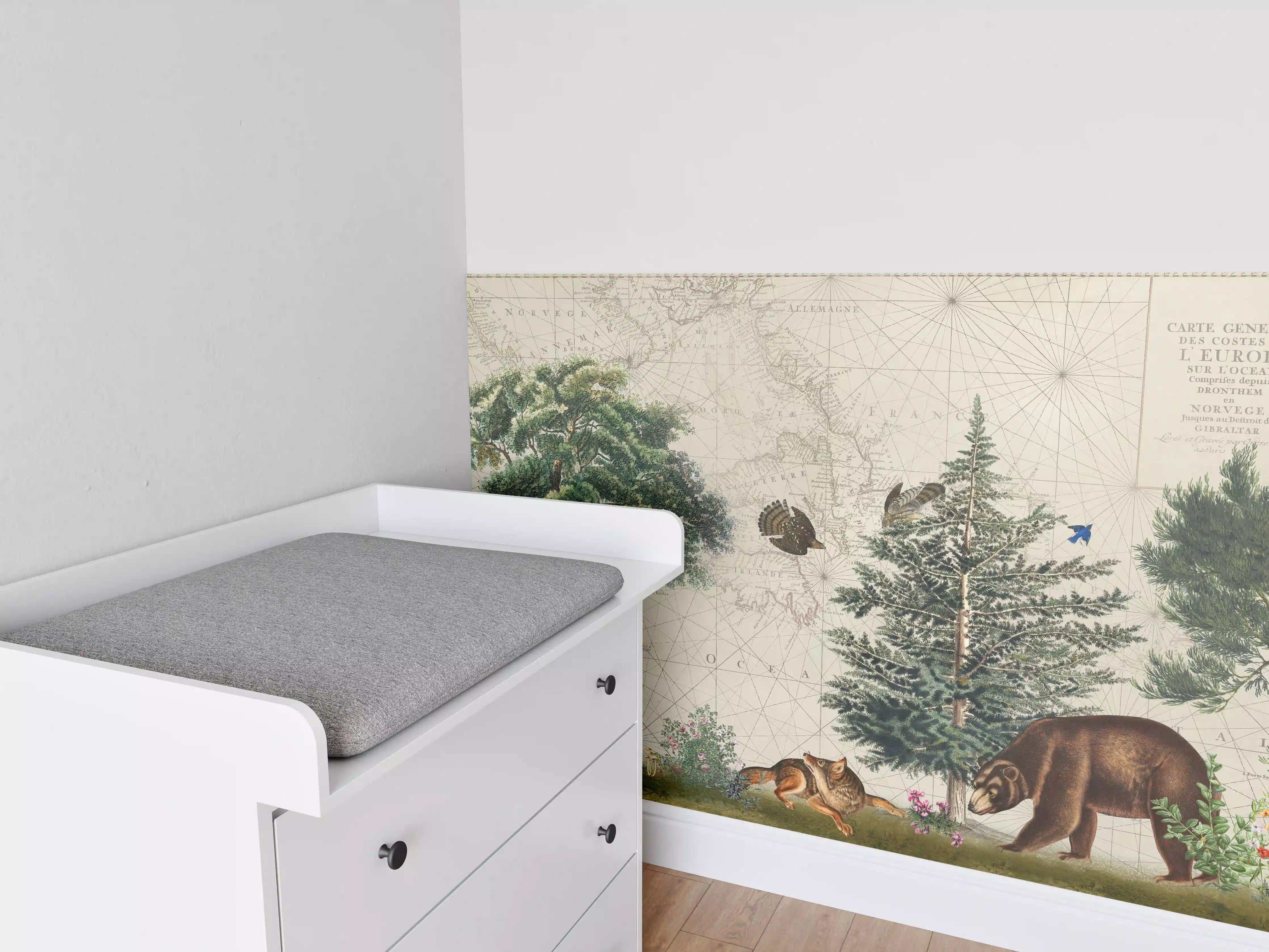 Babyzimmer Wandgestaltung - Weltkarte mit tropischem Wald