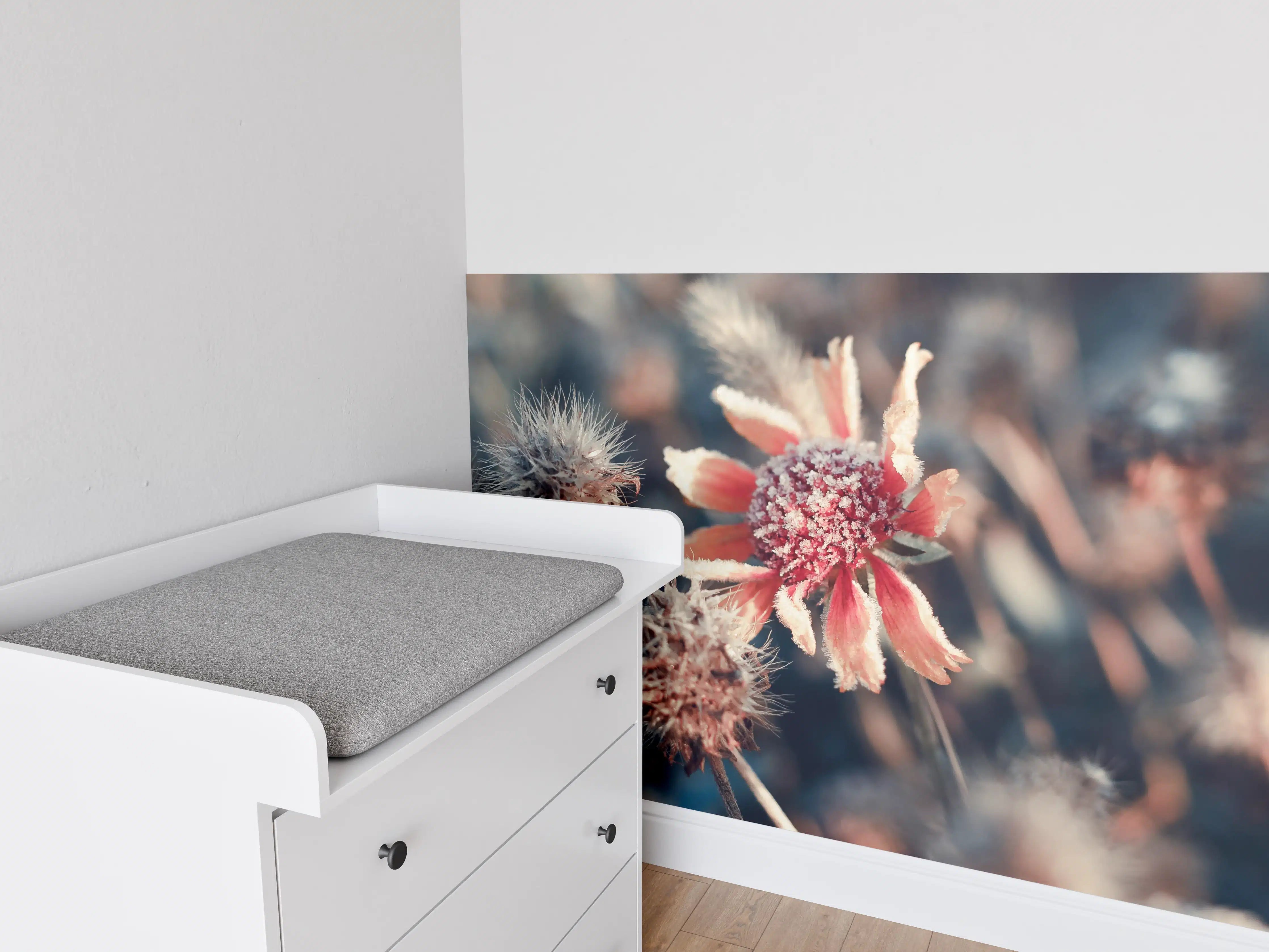 Babyzimmer Wandgestaltung - Wildblumen in warmen Tönen