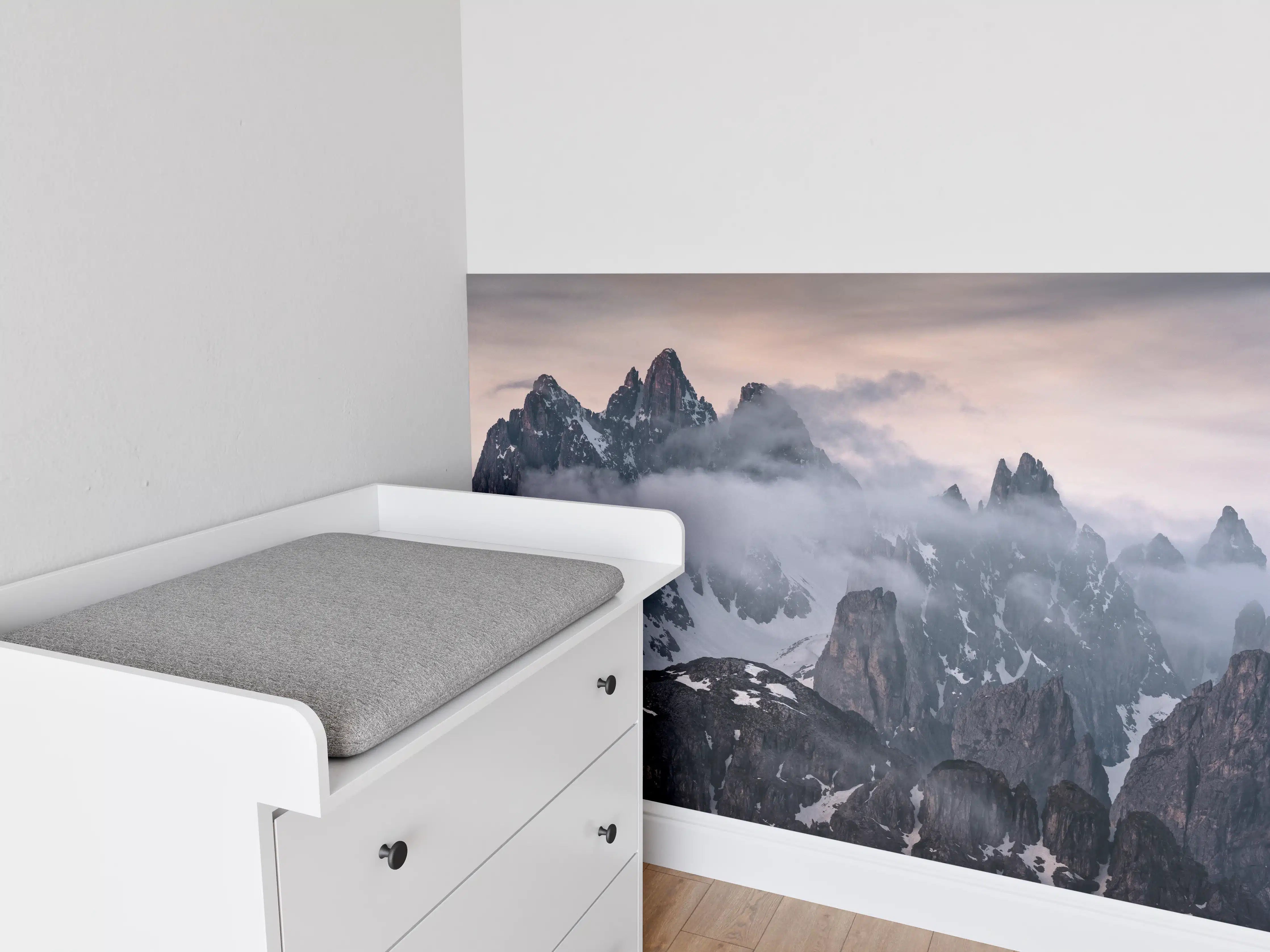 Babyzimmer Wandgestaltung - Winterliche Berge in Dämmerung