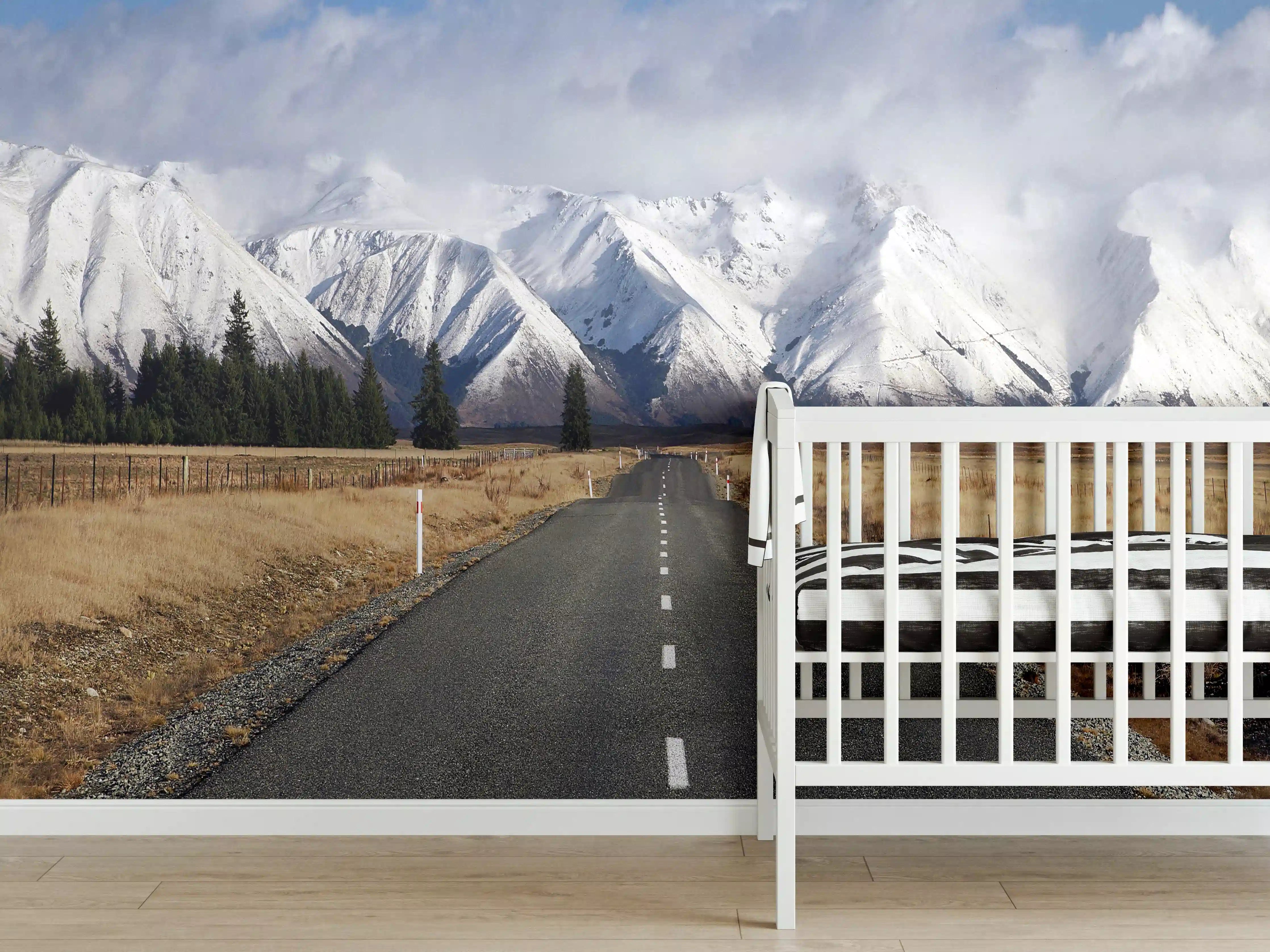 Babyzimmer Wandgestaltung - Winterliche Bergstraße in Grau-Weiß