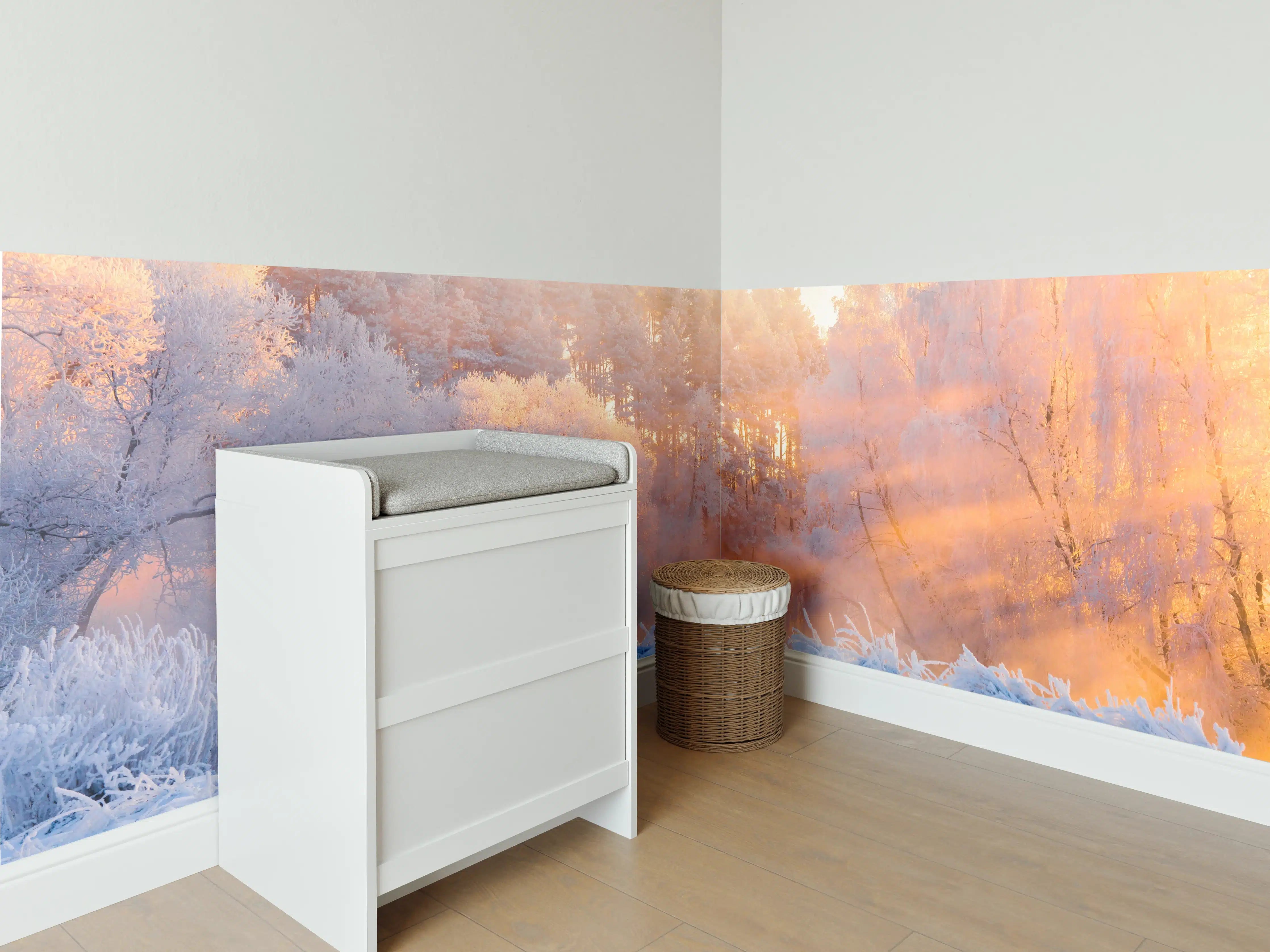 Babyzimmer Wandgestaltung - Winterliche Waldszene in Morgenstimmung