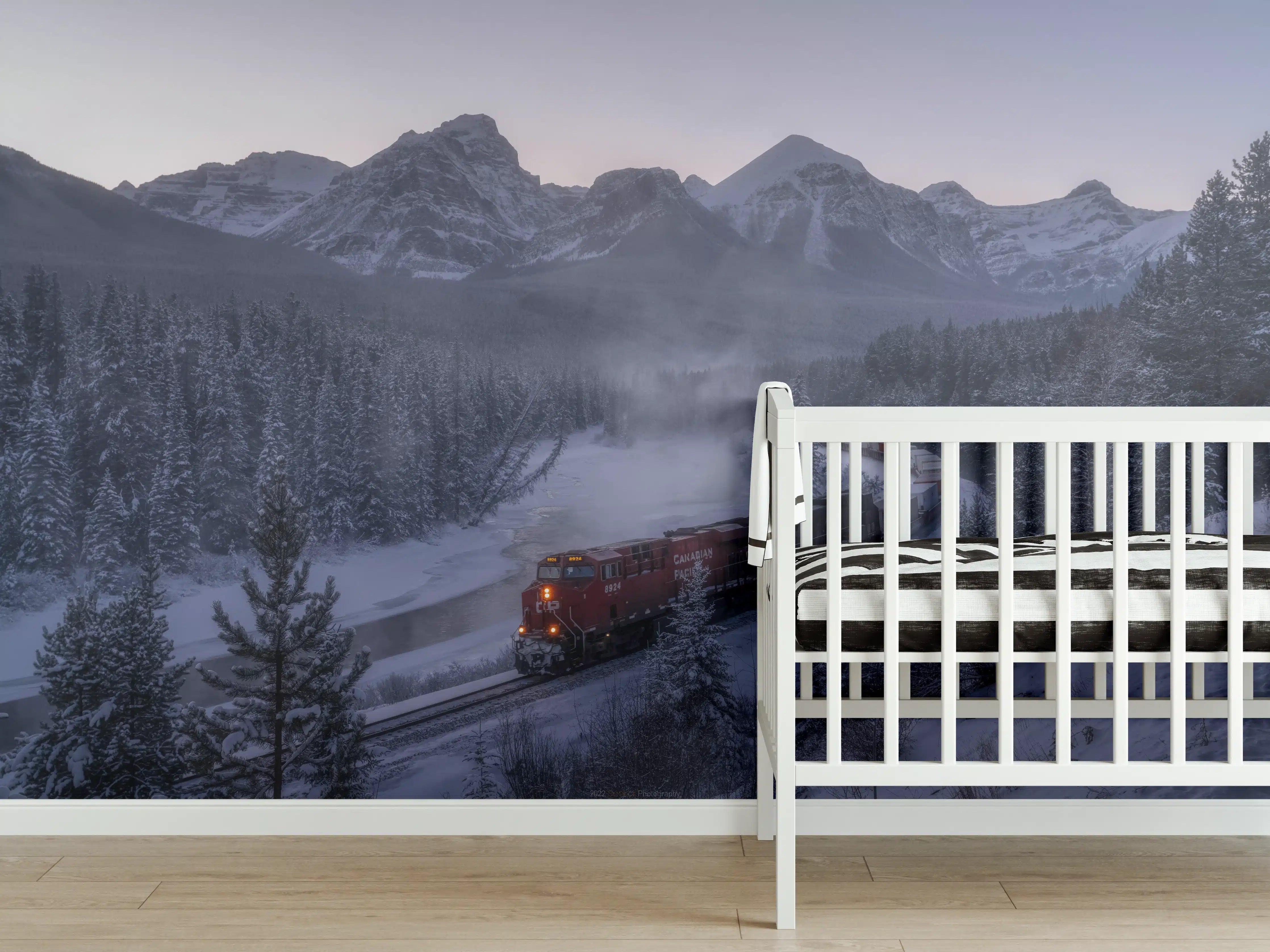 Babyzimmer Wandgestaltung - Winterzug in Bergkulisse