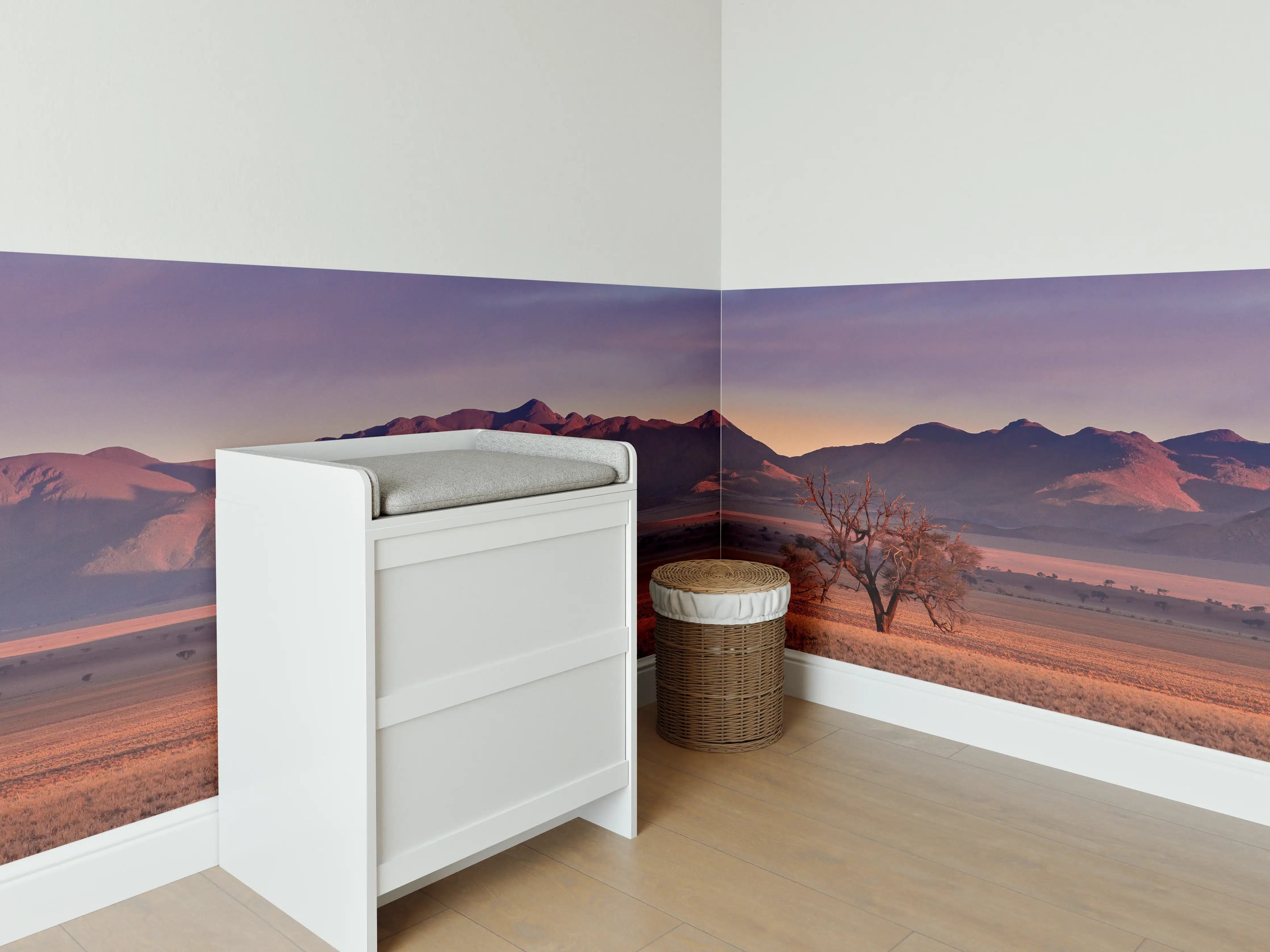 Babyzimmer Wandgestaltung - Wüstenlandschaft bei Sonnenuntergang mit einsamer Baum