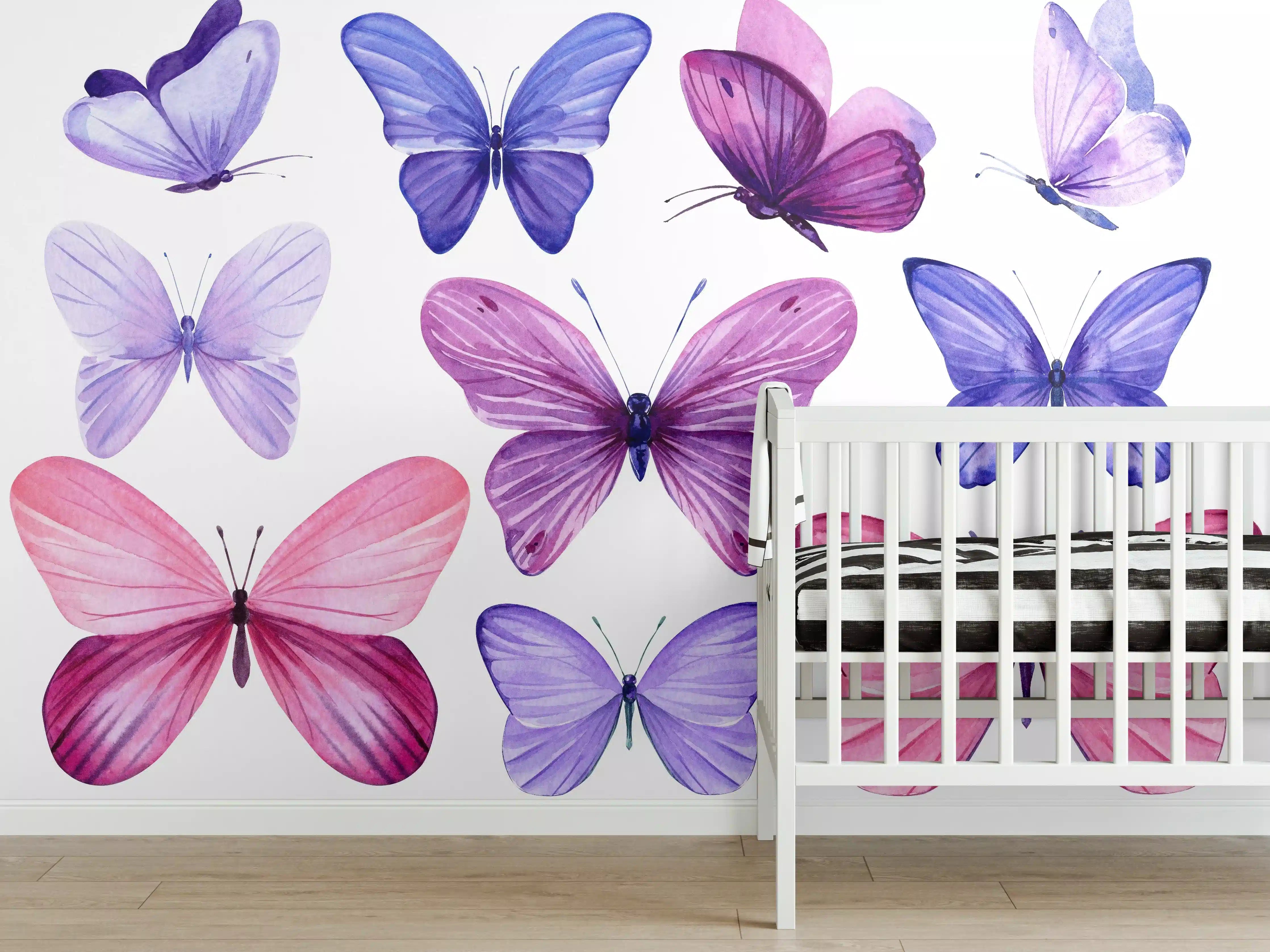 Babyzimmer Wandgestaltung - Wunderschöne Schmetterlinge auf weißem Hintergrund