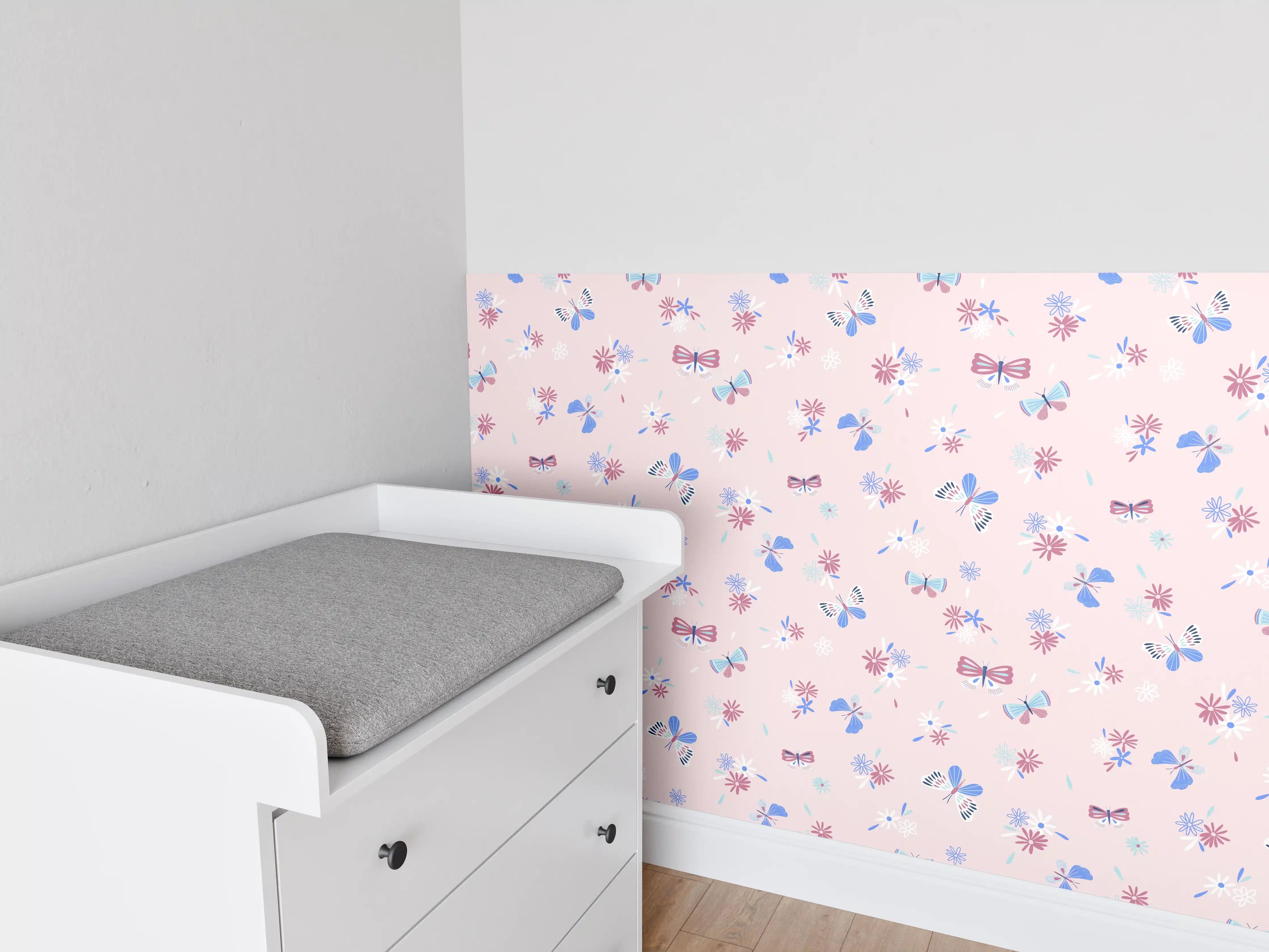 Babyzimmer Wandgestaltung - Zarte Blumen und Schmetterlinge in Pastellfarben