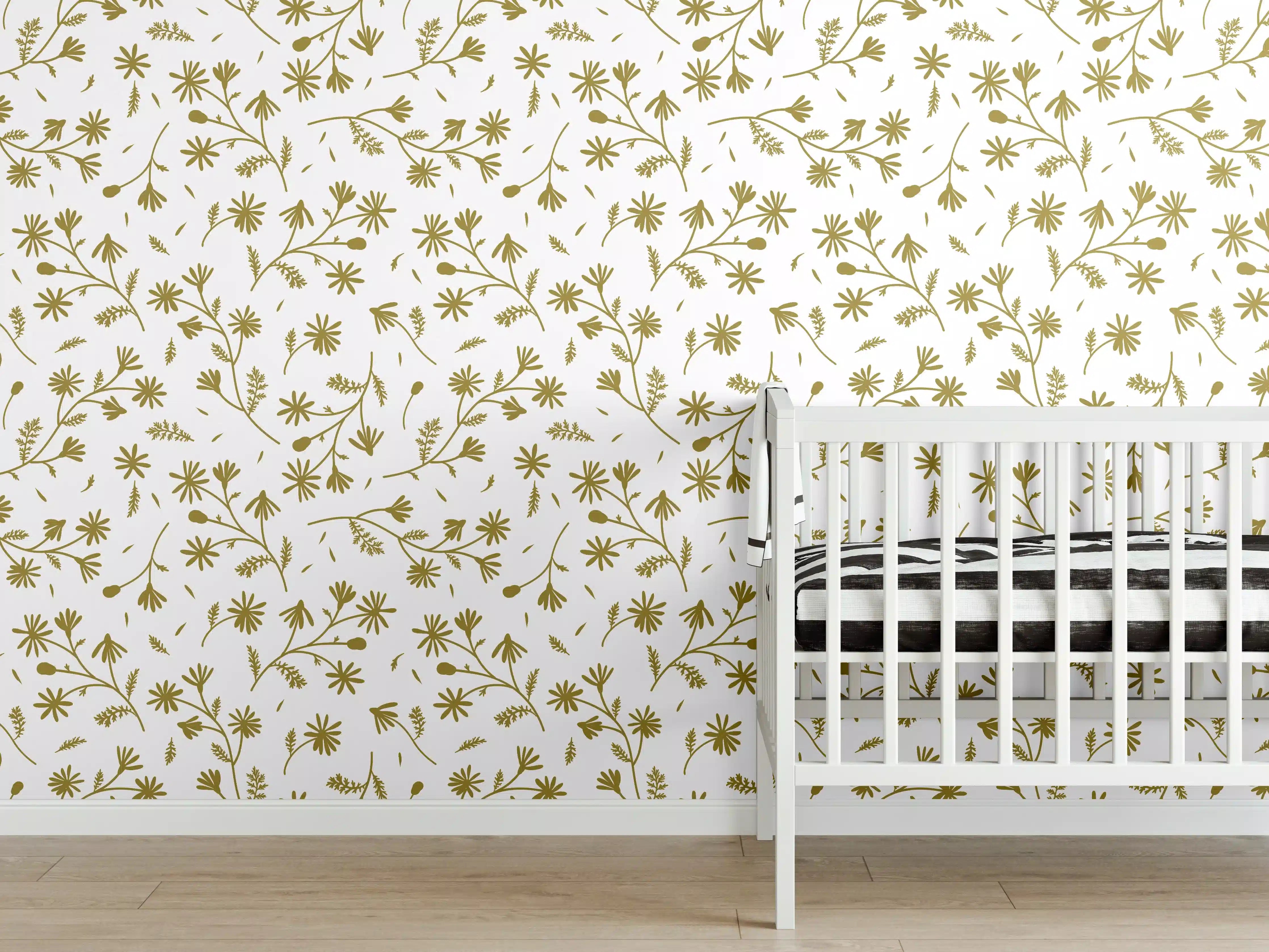 Babyzimmer Wandgestaltung - Zarte Blumendetails in Gold auf cremefarbenem Hintergrund