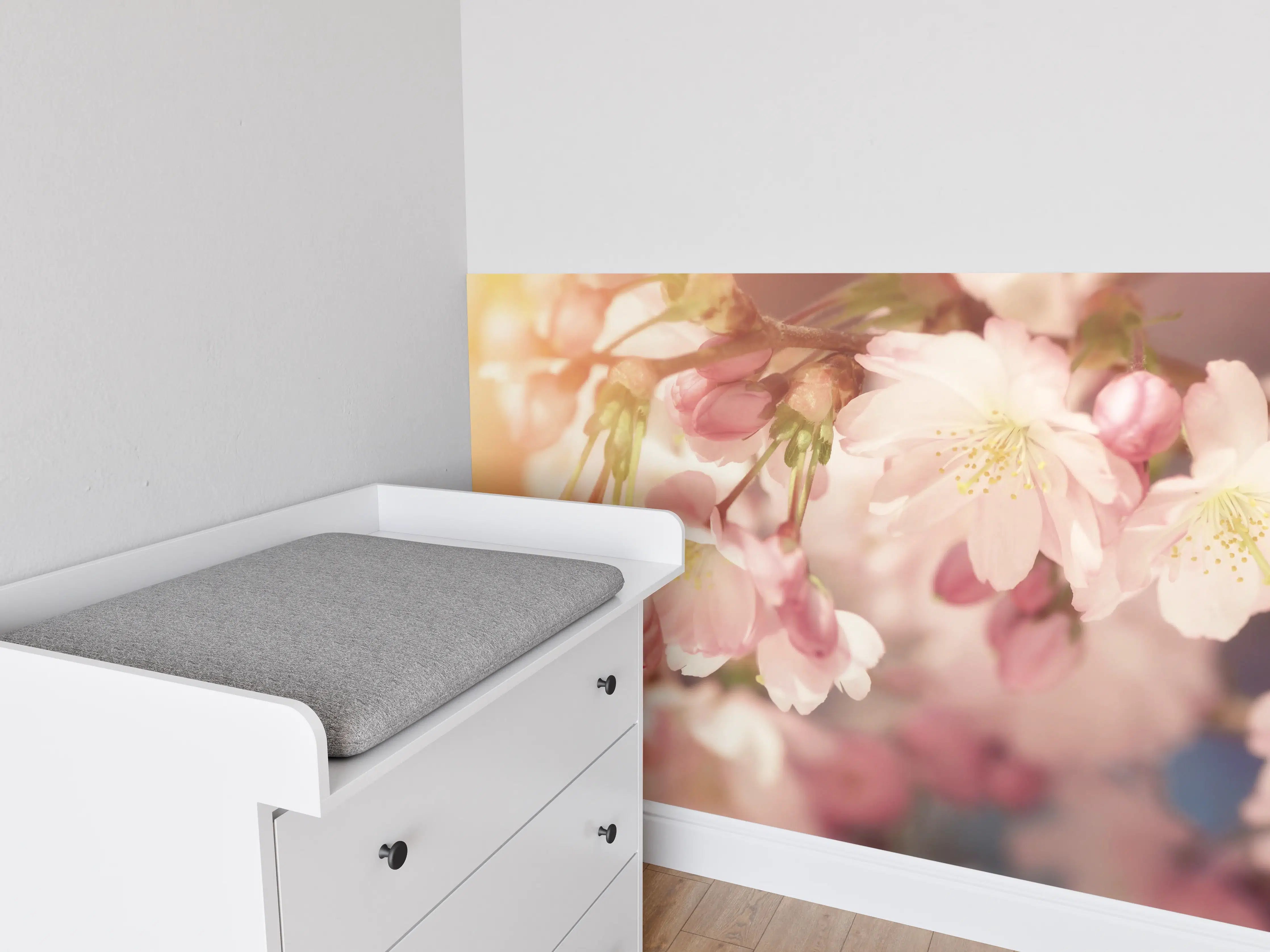 Babyzimmer Wandgestaltung - Zarte Kirschblüten im Frühlingslicht