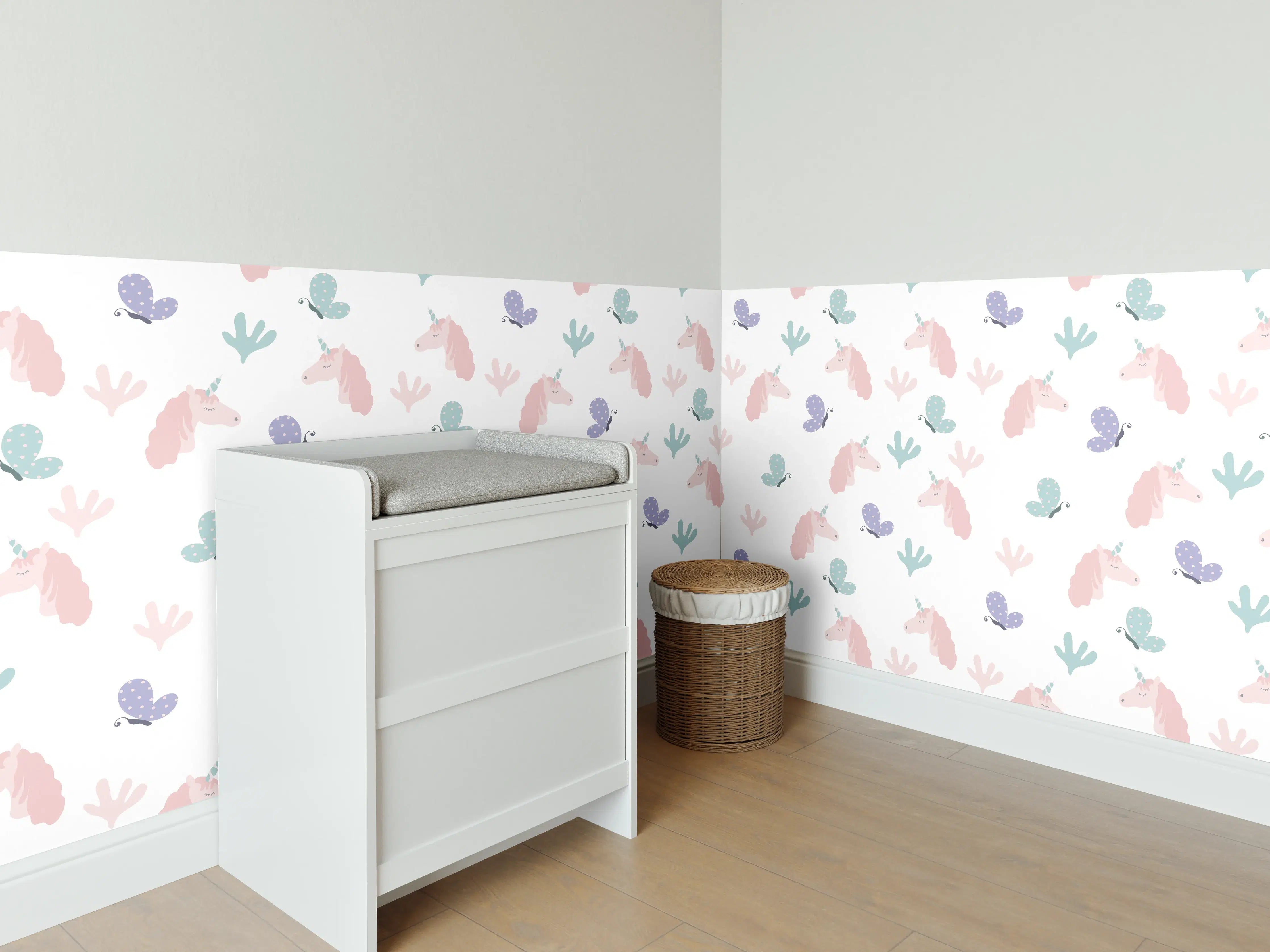 Babyzimmer Wandgestaltung - Zarte Pastellblumen in Grau- und Weißtönen