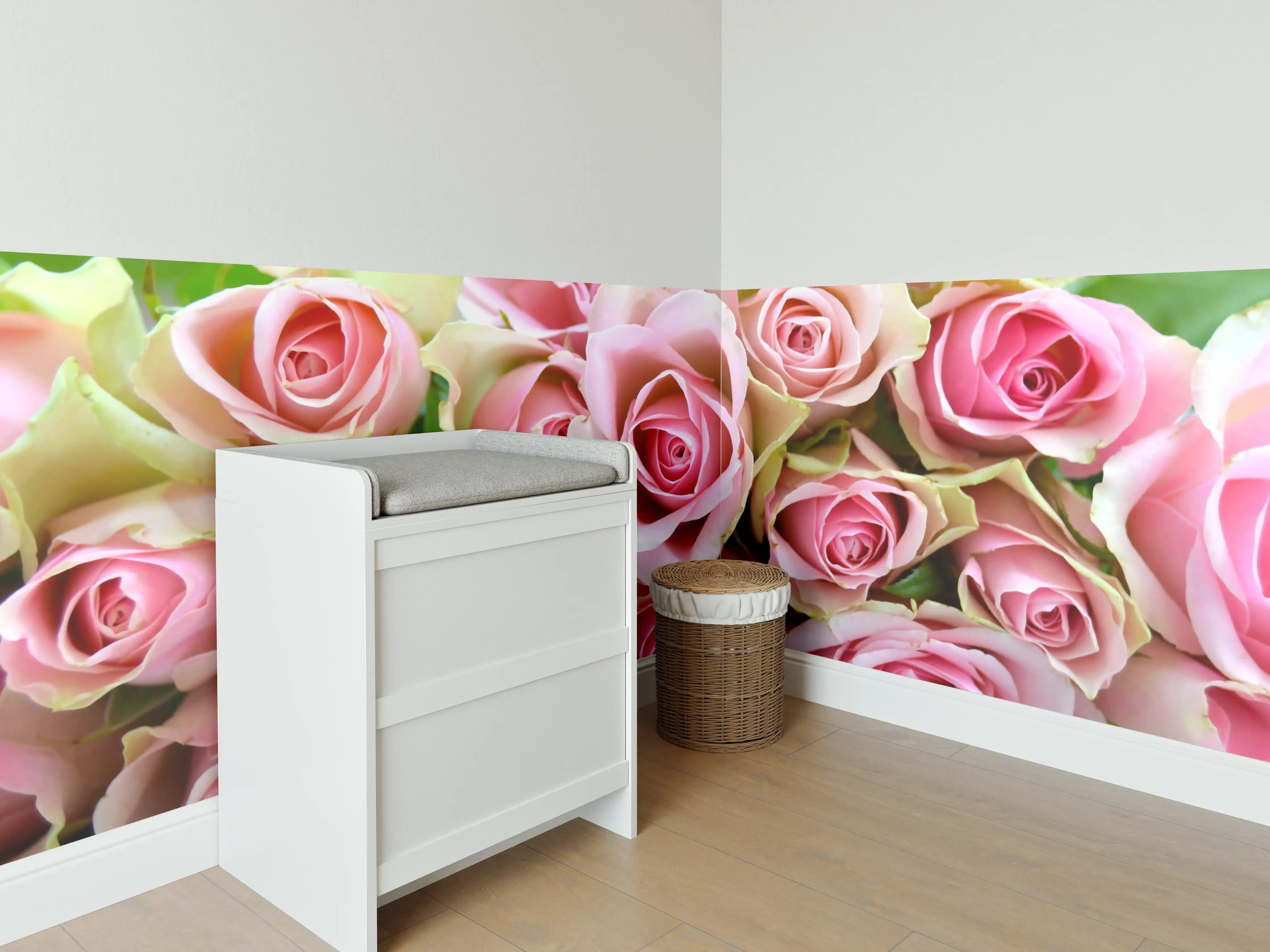 Babyzimmer Wandgestaltung - Zarte pinke Rosenblüten
