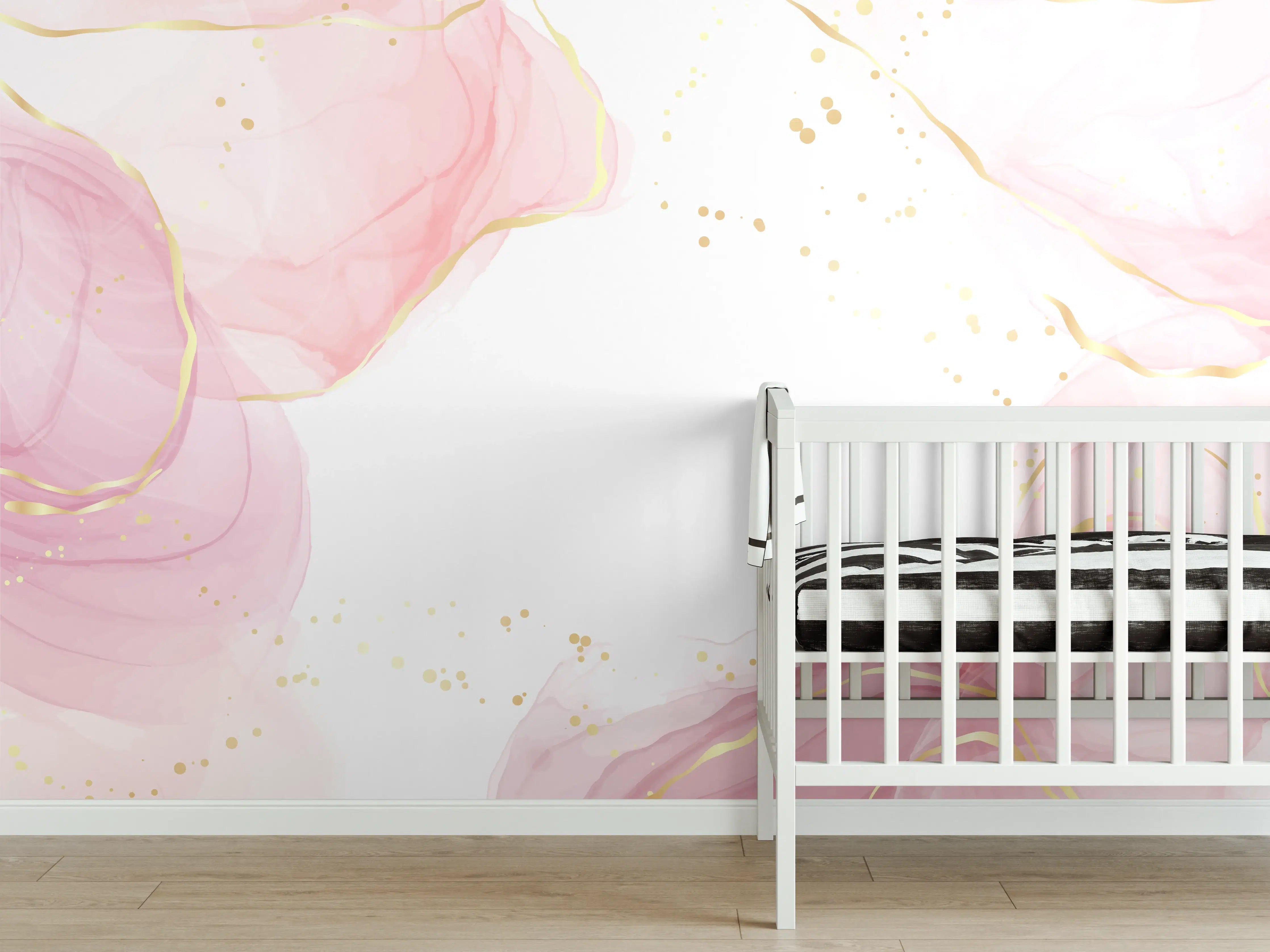 Babyzimmer Wandgestaltung - Zartrosa Blumen Aquarell-Design