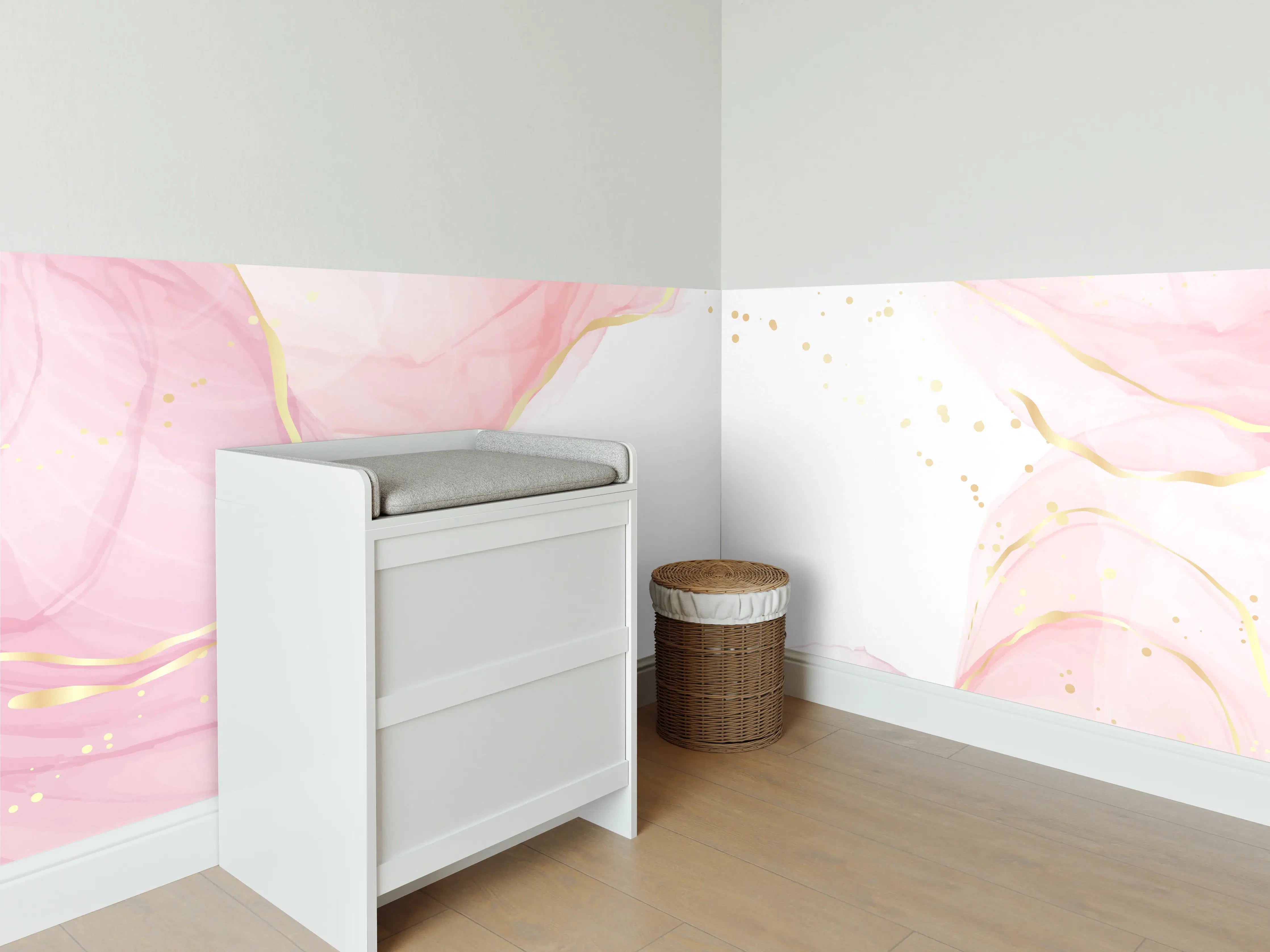 Babyzimmer Wandgestaltung - Zartrosa Blumen Aquarell-Design