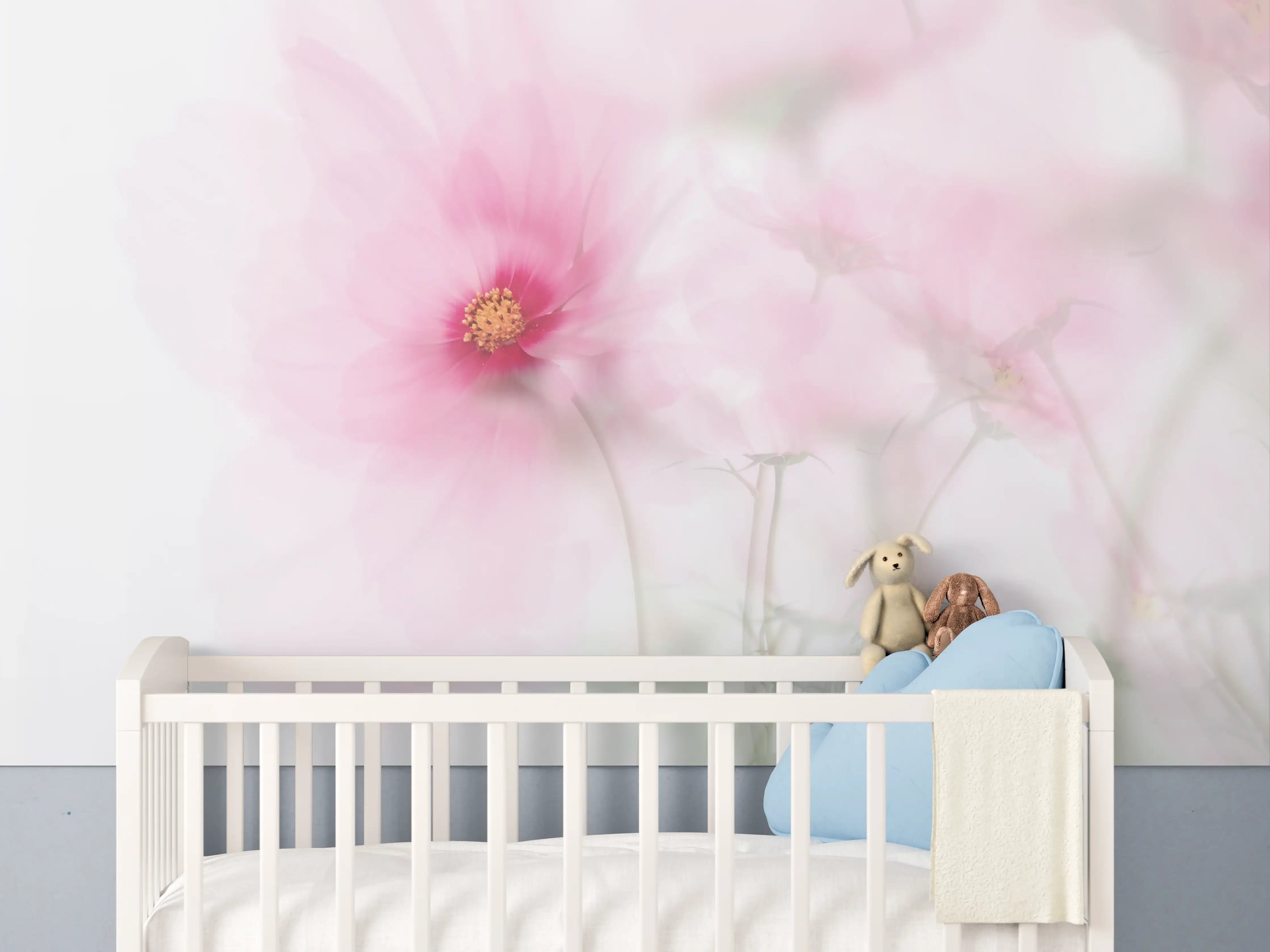 Babyzimmer Wandgestaltung - Zartrosa Blumen mit weicher Focus-Optik