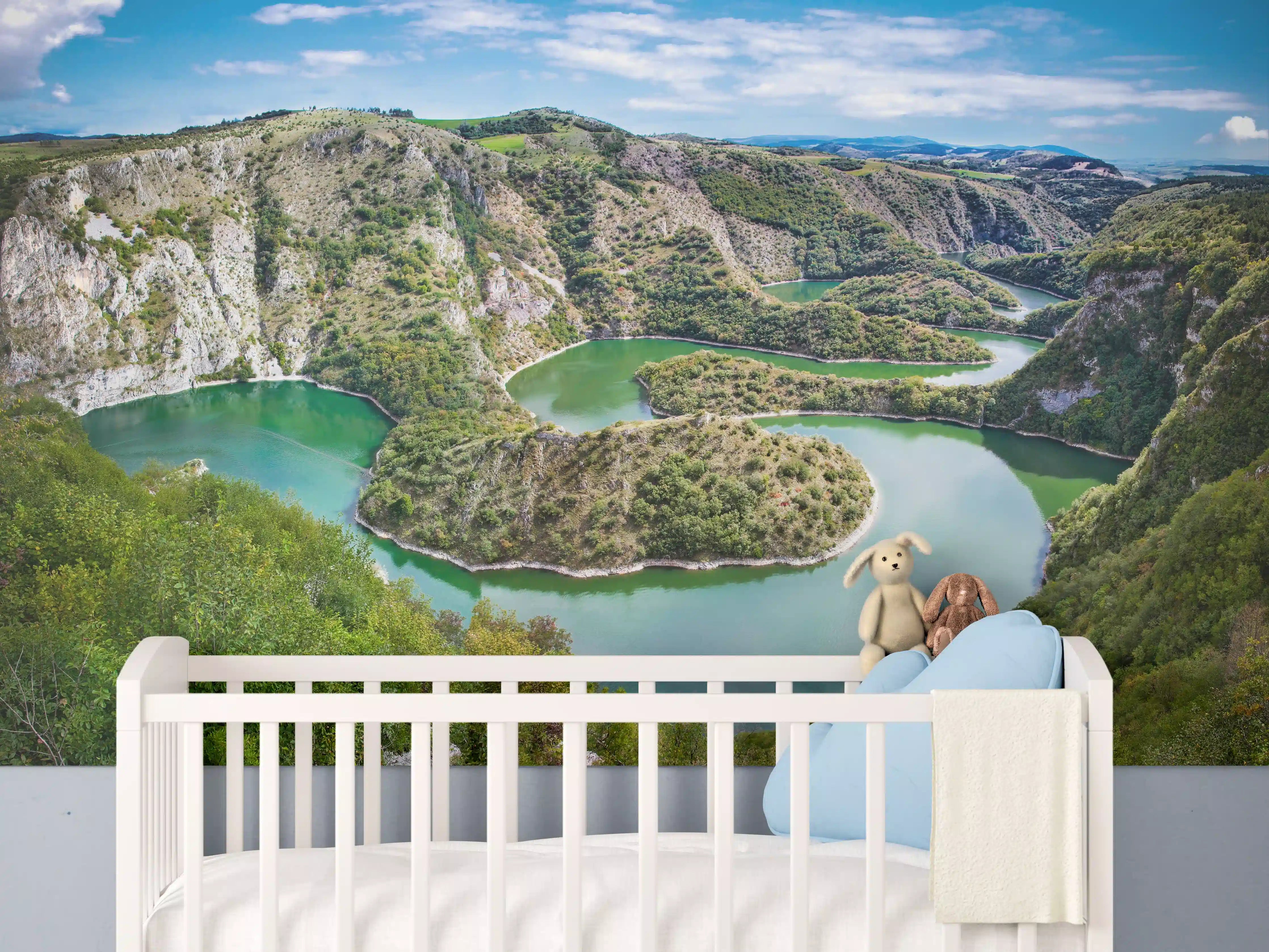 Babyzimmer Wandgestaltung - Zauberhafte Flusslandschaft mit Kurven