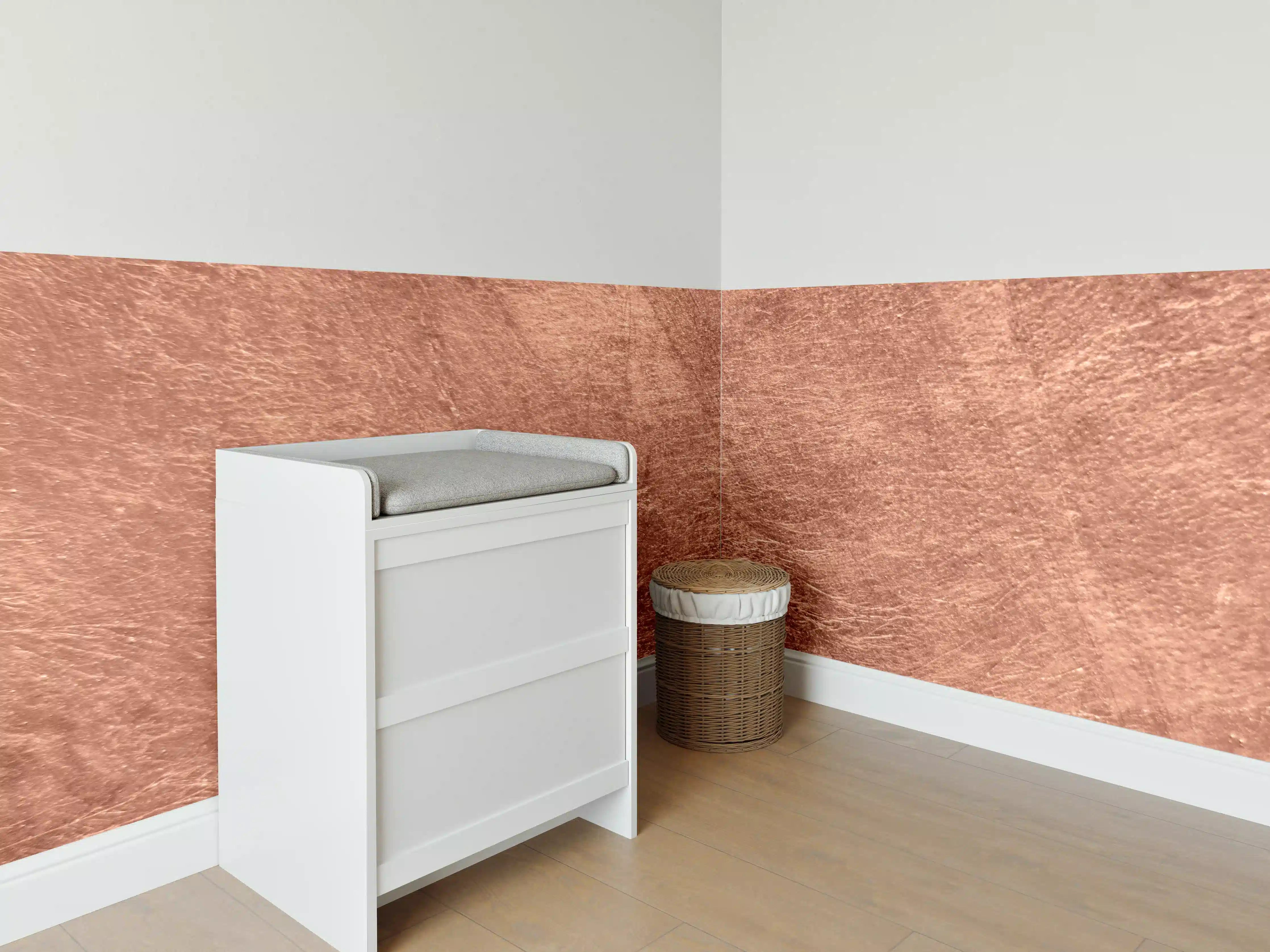 Babyzimmer Wandgestaltung - gebürstetes belichtetes Kupfer