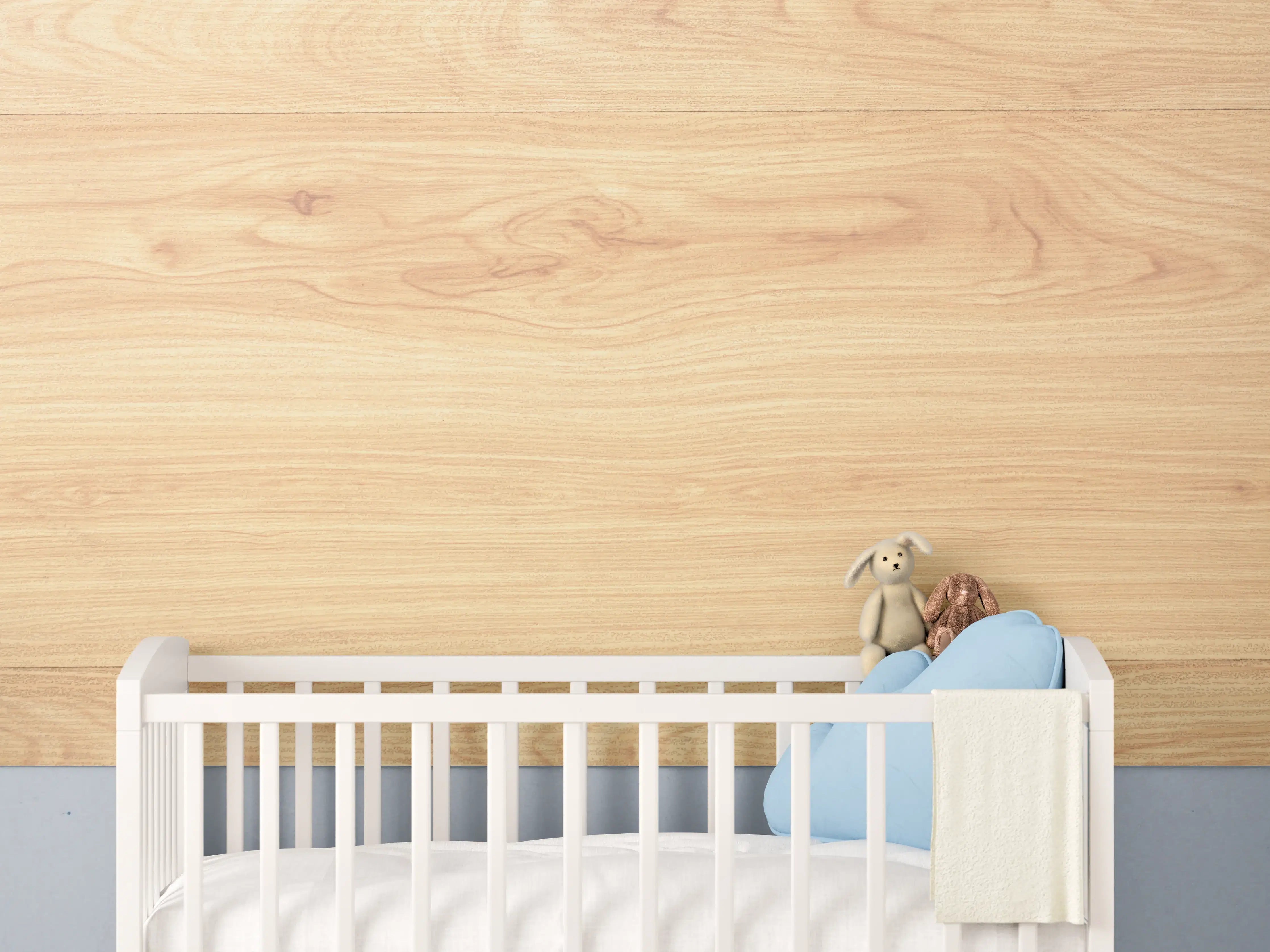 Babyzimmer Wandgestaltung - helle Holzmaserung