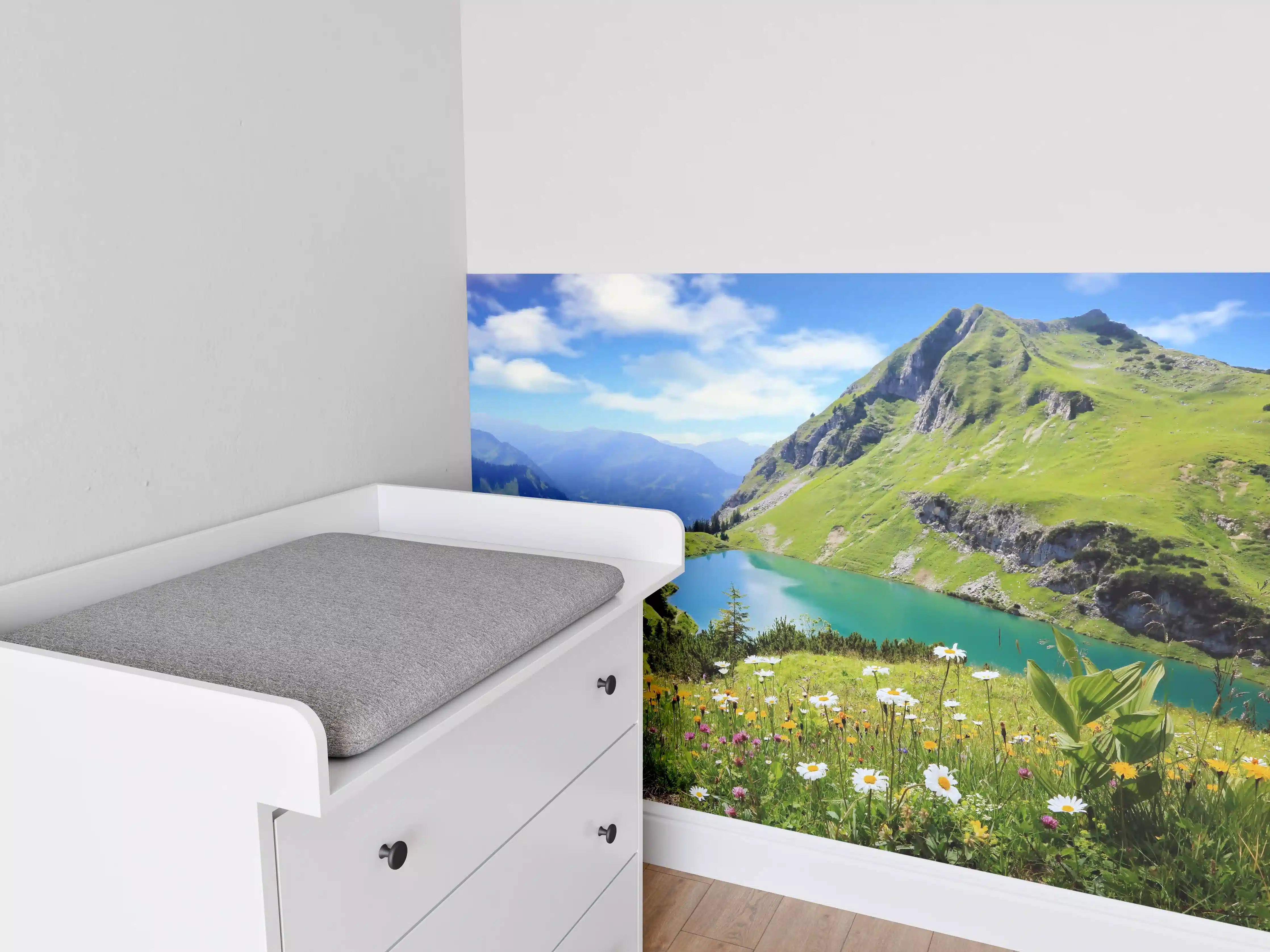 Babyzimmer Wandgestaltung - idyllischer Seealpsee