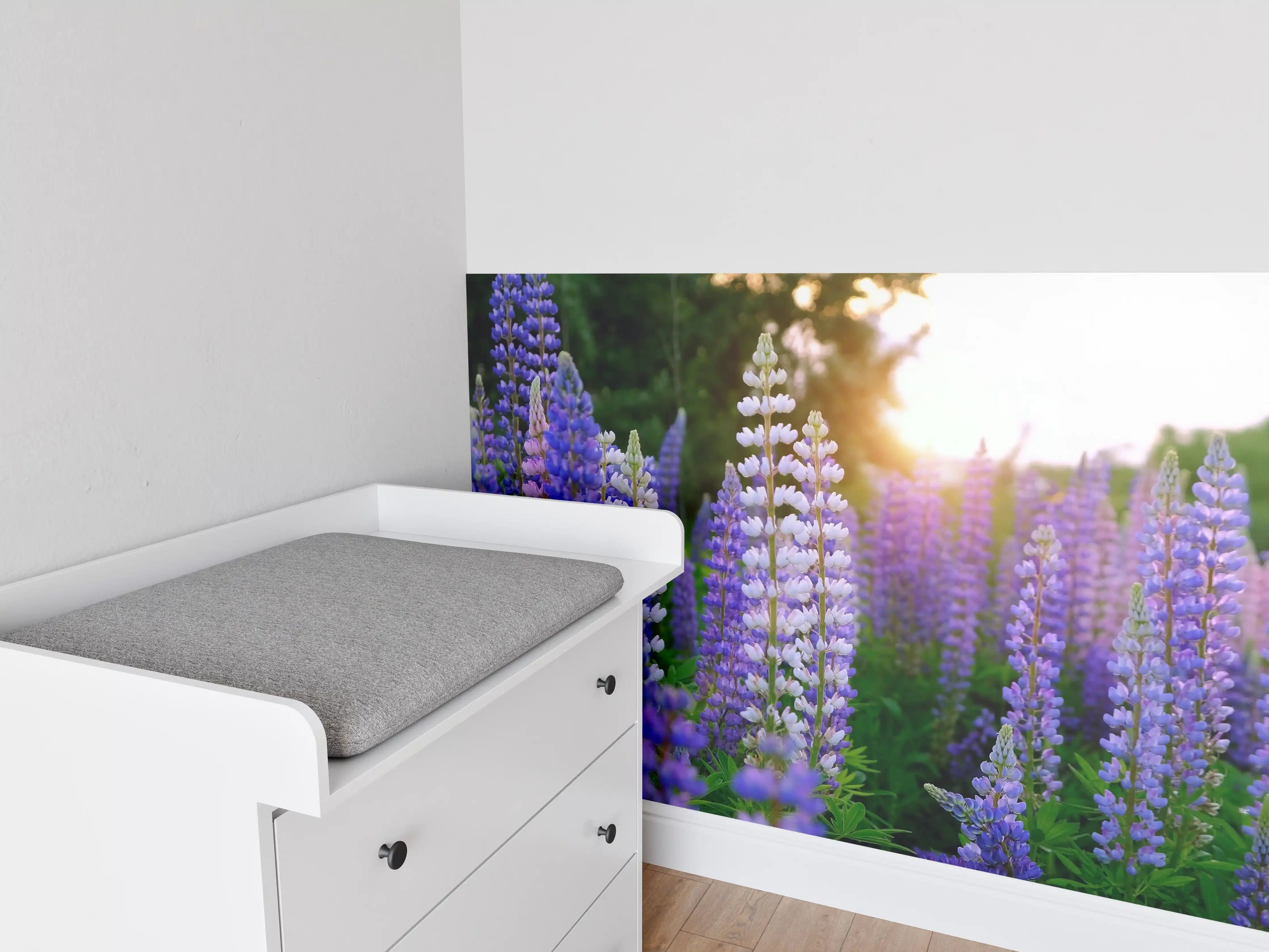 Babyzimmer Wandgestaltung - lila-rosa Lupine Blumen