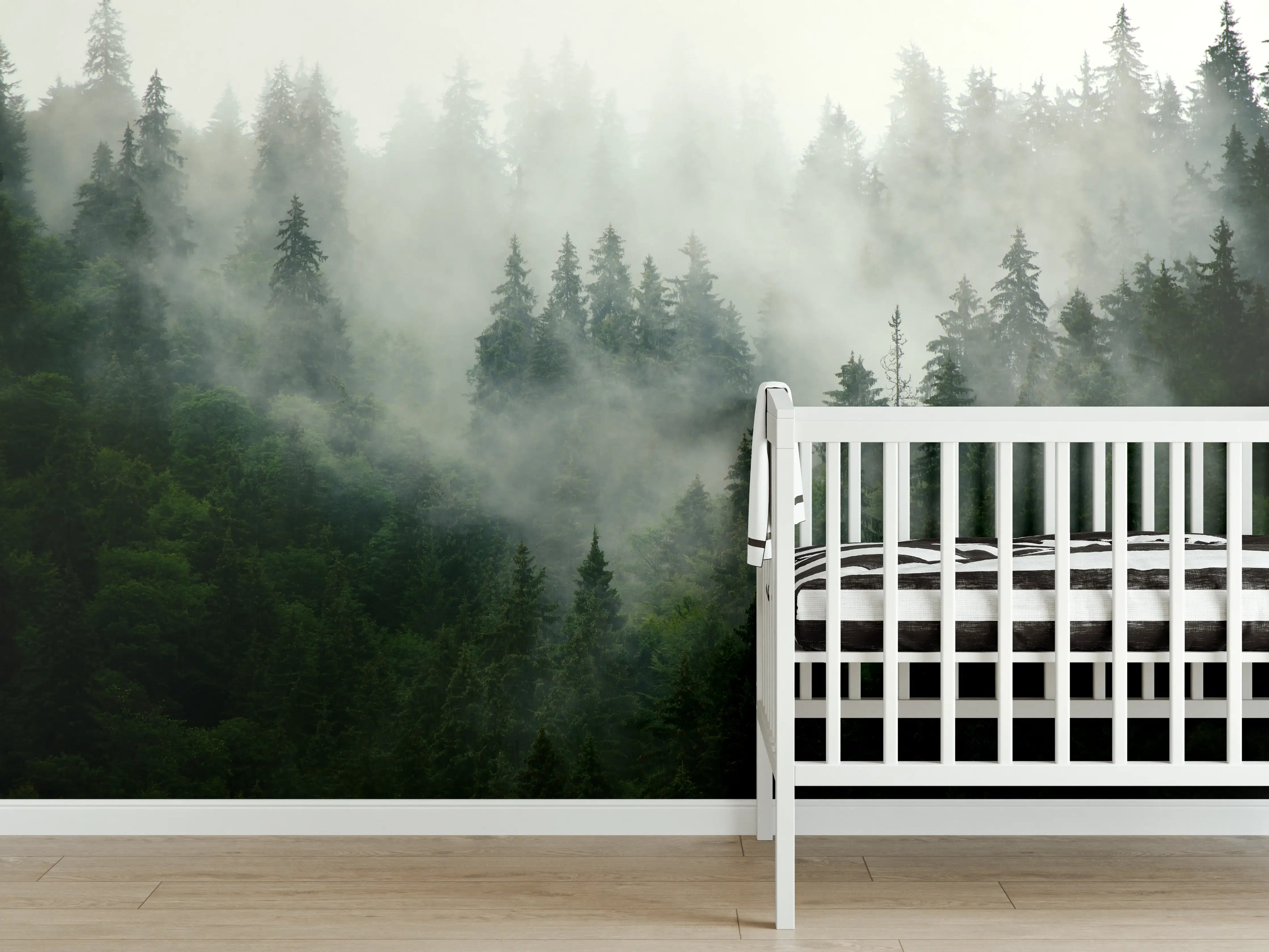 Babyzimmer Wandgestaltung - neblige Waldlandschaft