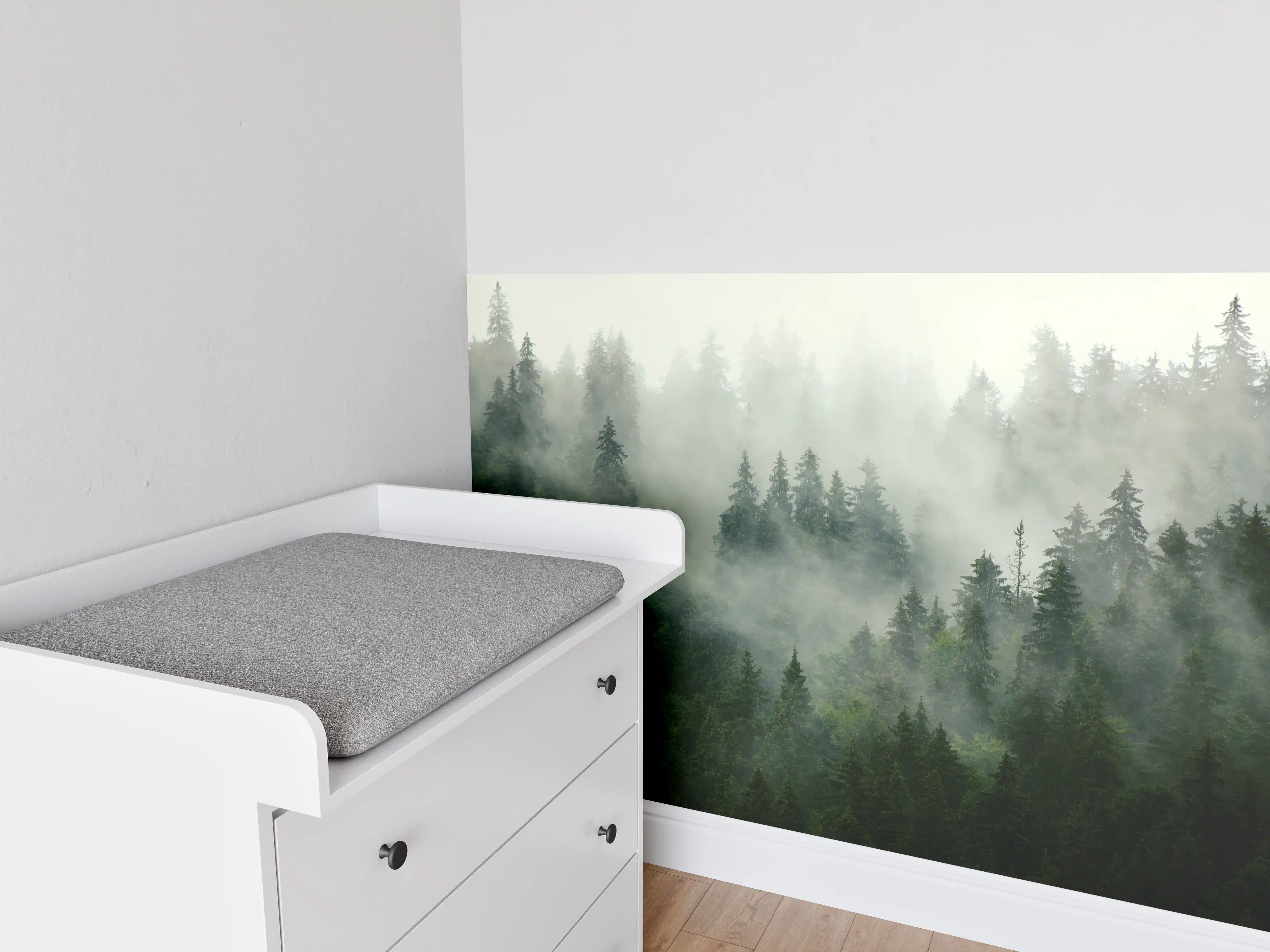 Babyzimmer Wandgestaltung - neblige Waldlandschaft