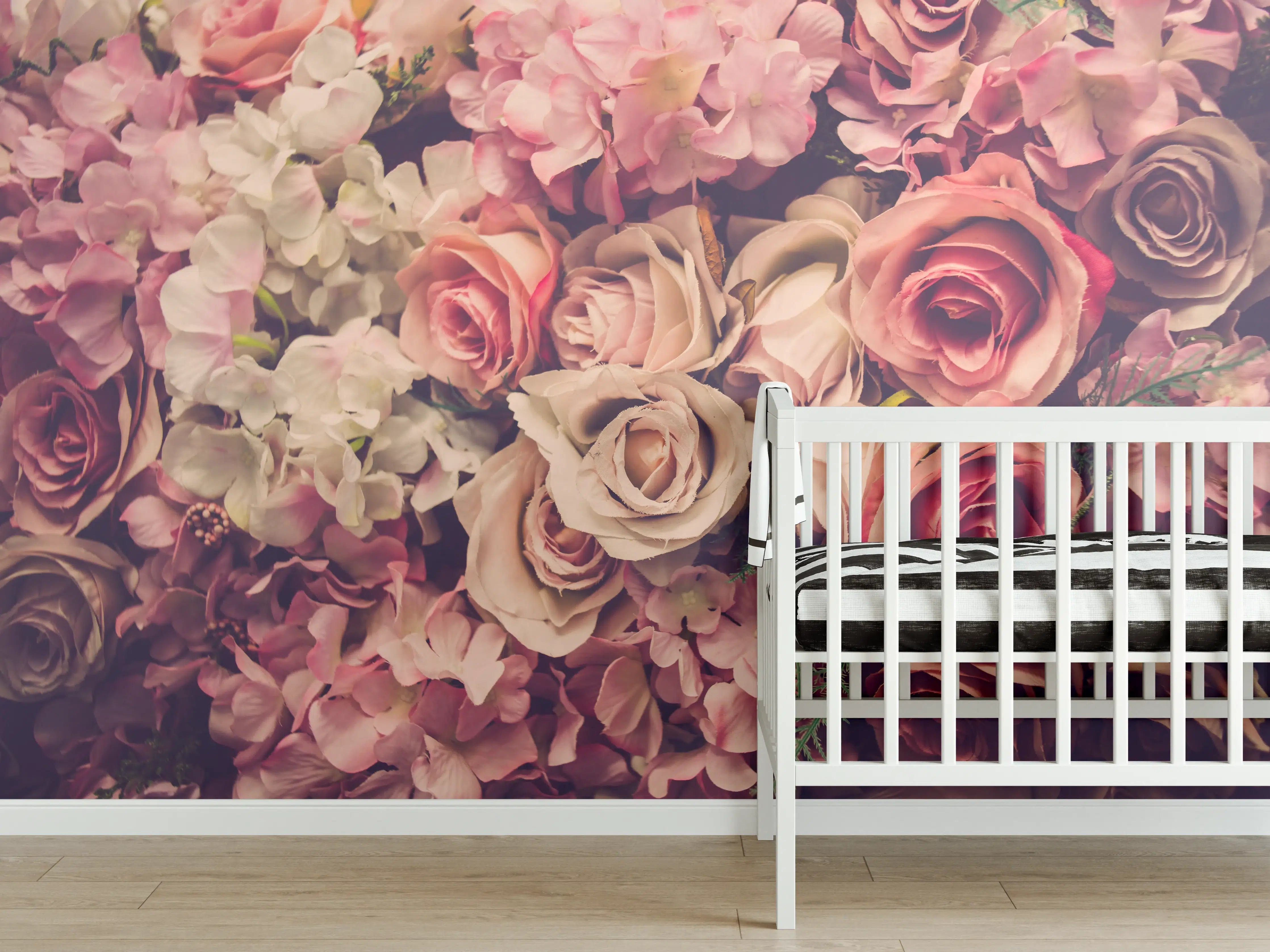 Babyzimmer Wandgestaltung - retro rosa Rosen
