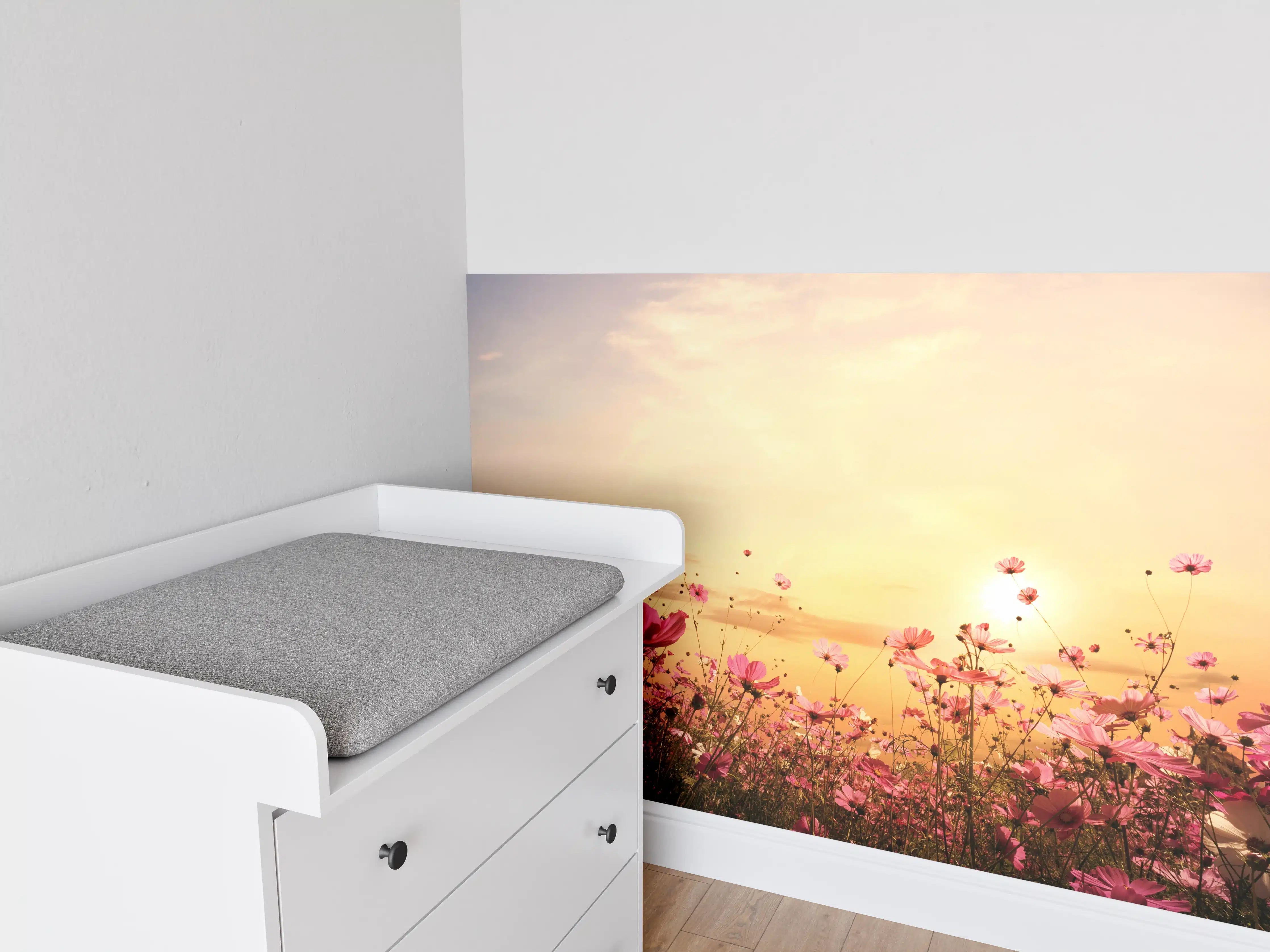 Babyzimmer Wandgestaltung - rosa Kosmosblumenfeld