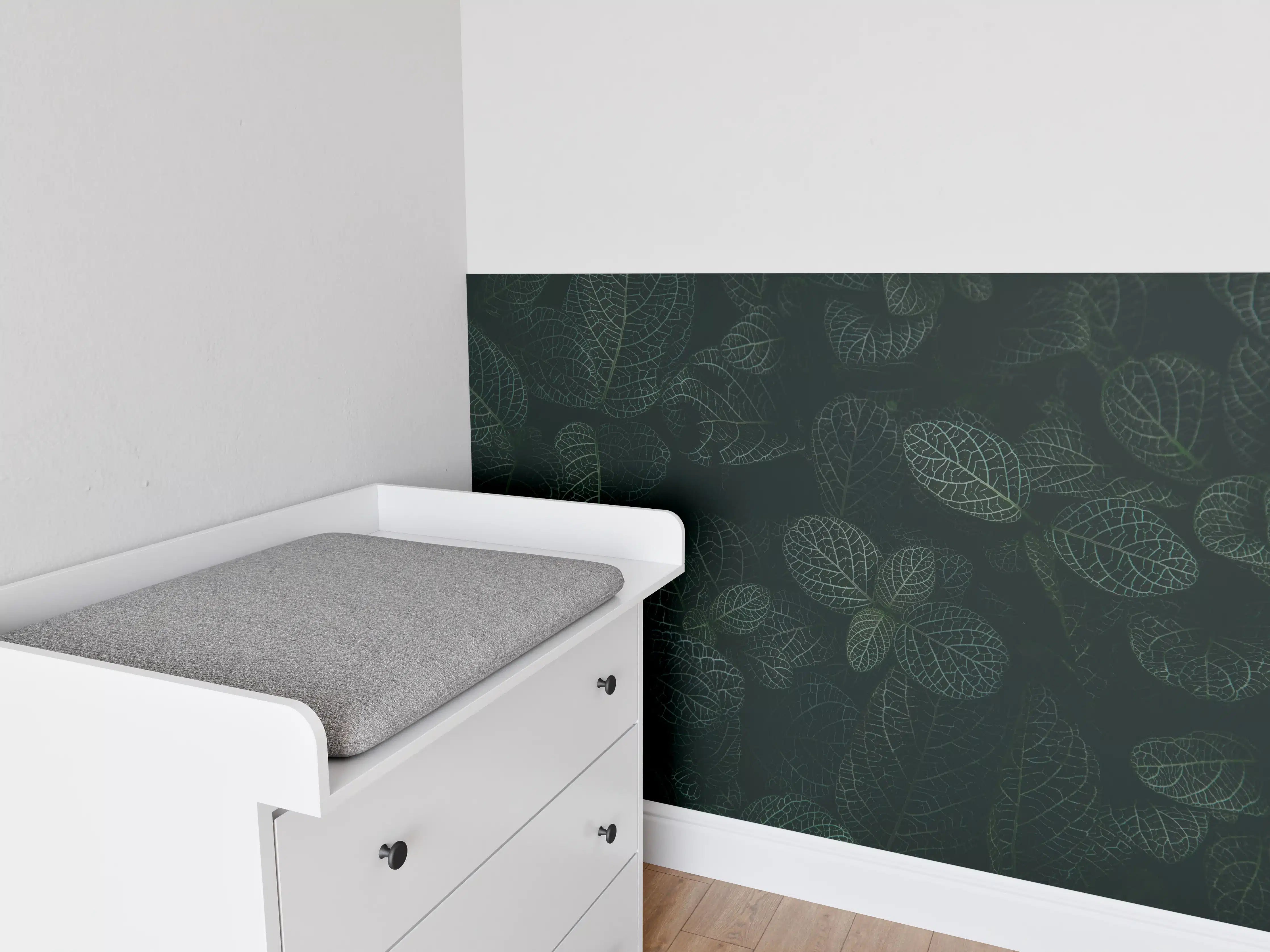 Babyzimmer Wandgestaltung - tropische Blätter im Dschungel bei Nacht