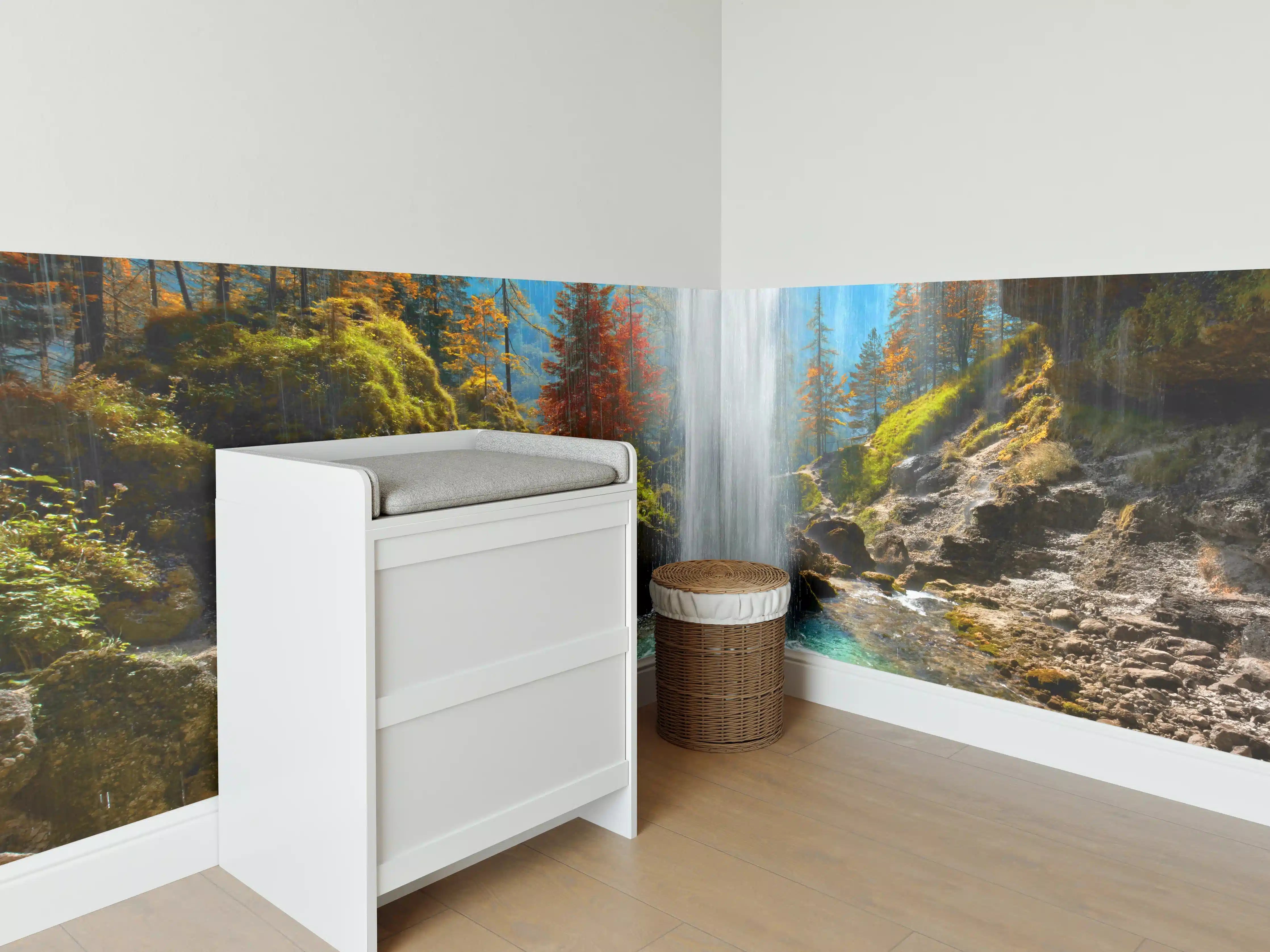 Babyzimmer Wandgestaltung - türkiser Wasserfall in Slowenien