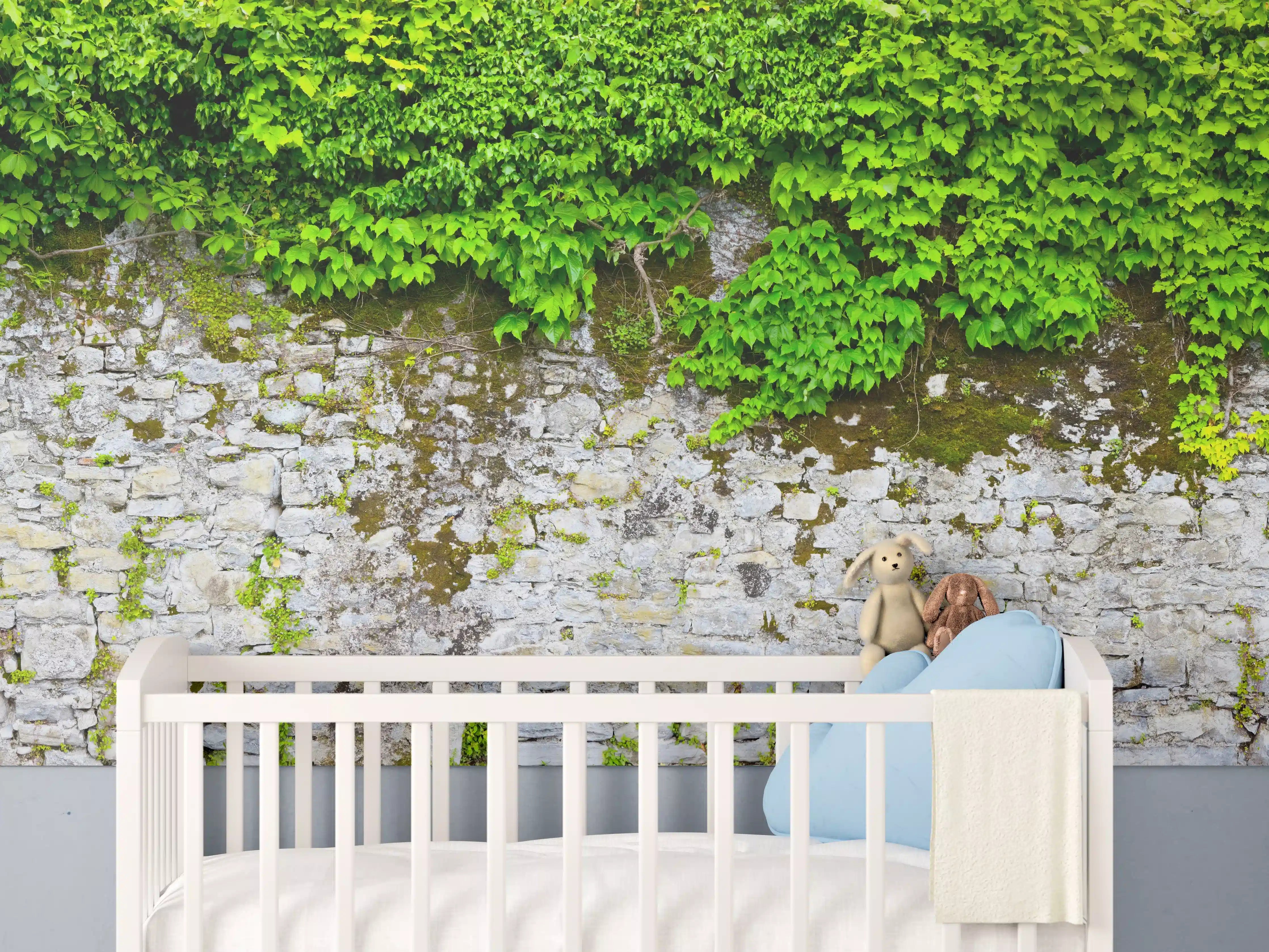 Babyzimmer Wandgestaltung - überwucherte Burgmauer