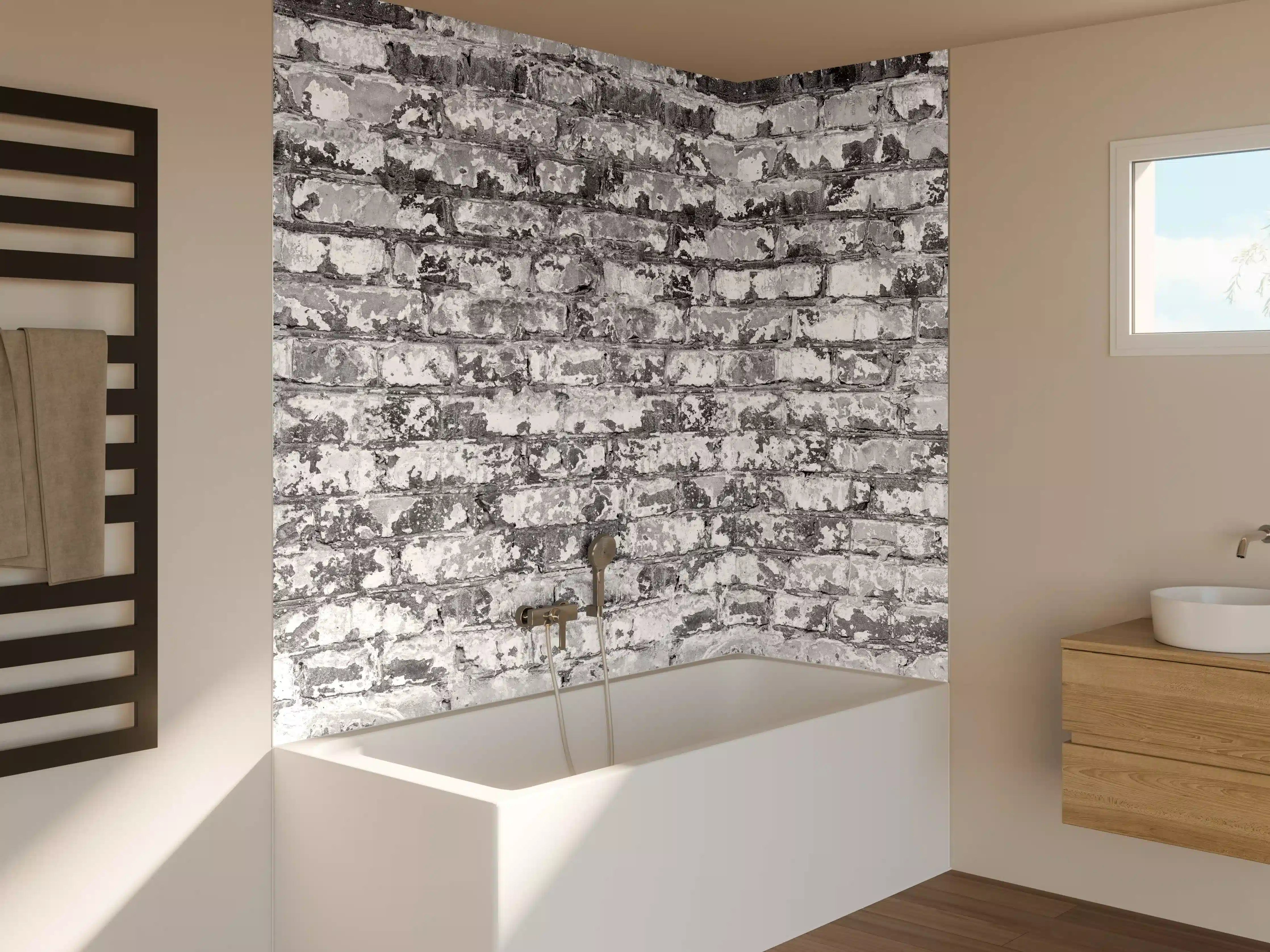 Badewannen-Rückwand - Hellgraue verwitterte Vintage Ziegelwand