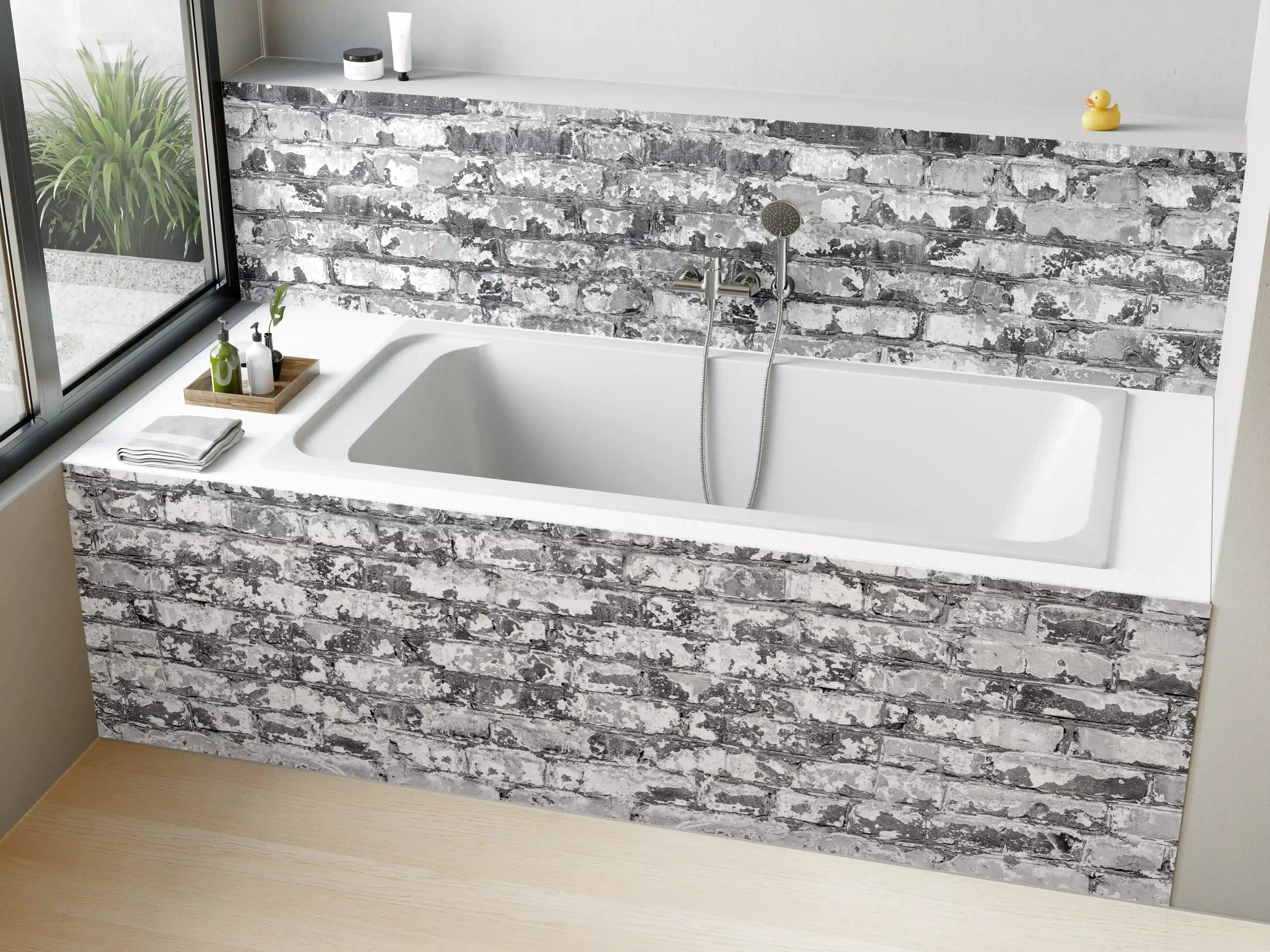 Badewannen-Rückwand - Hellgraue verwitterte Vintage Ziegelwand