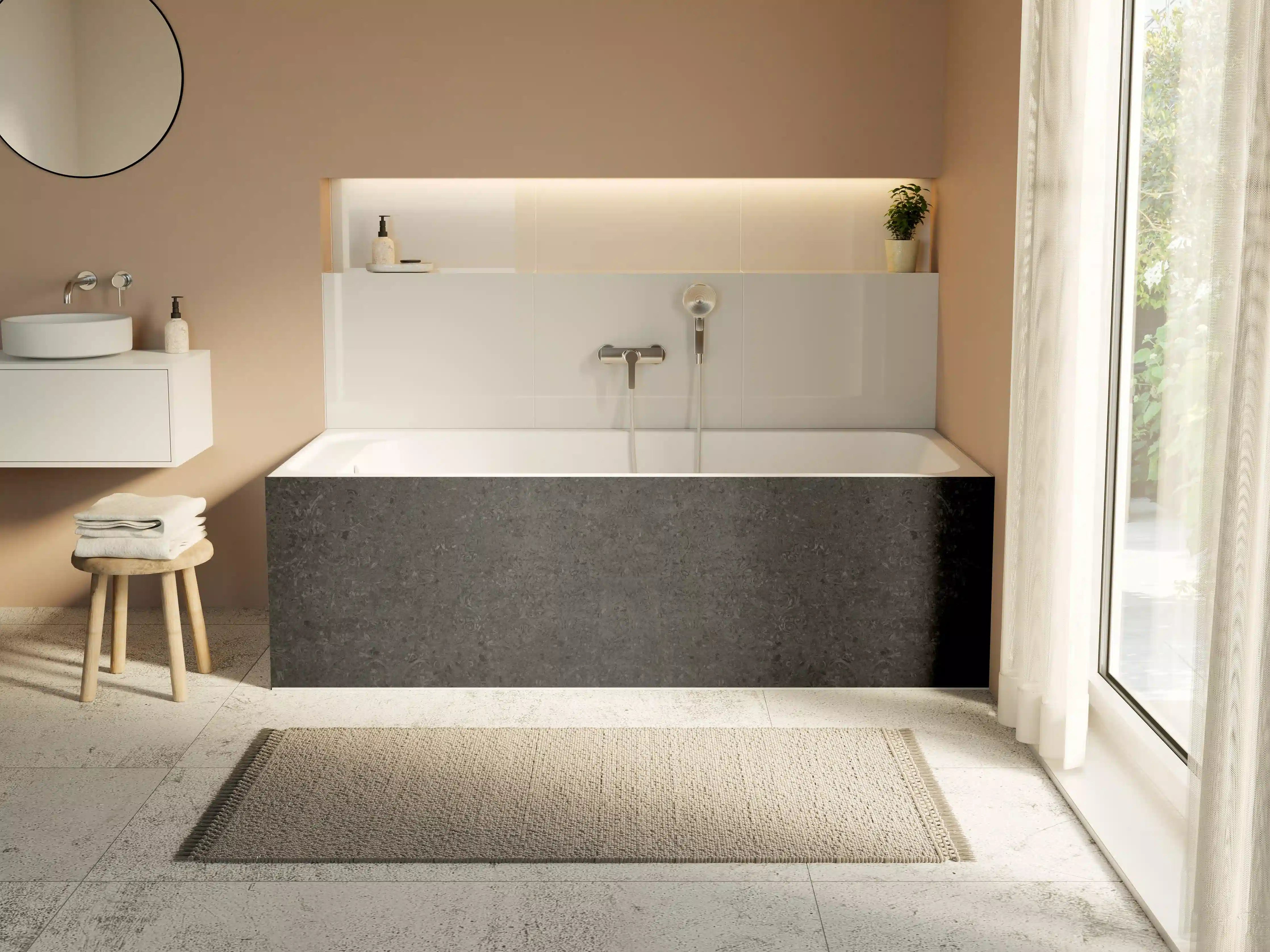 Badewannen-Rückwand - Scwarze Fliesen mit Muster