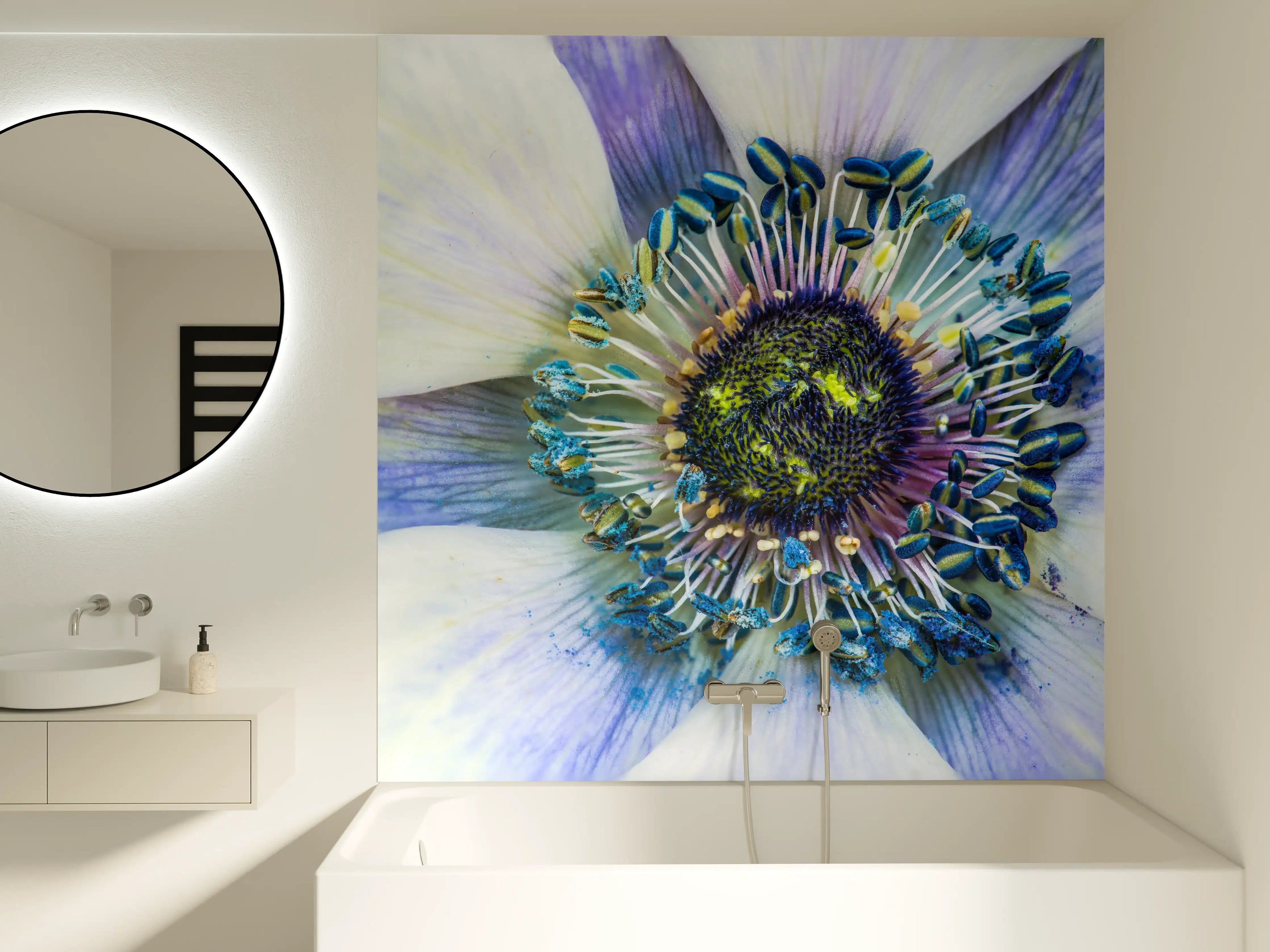 Badewannen-Rückwand - hübsche aufblühende Blume