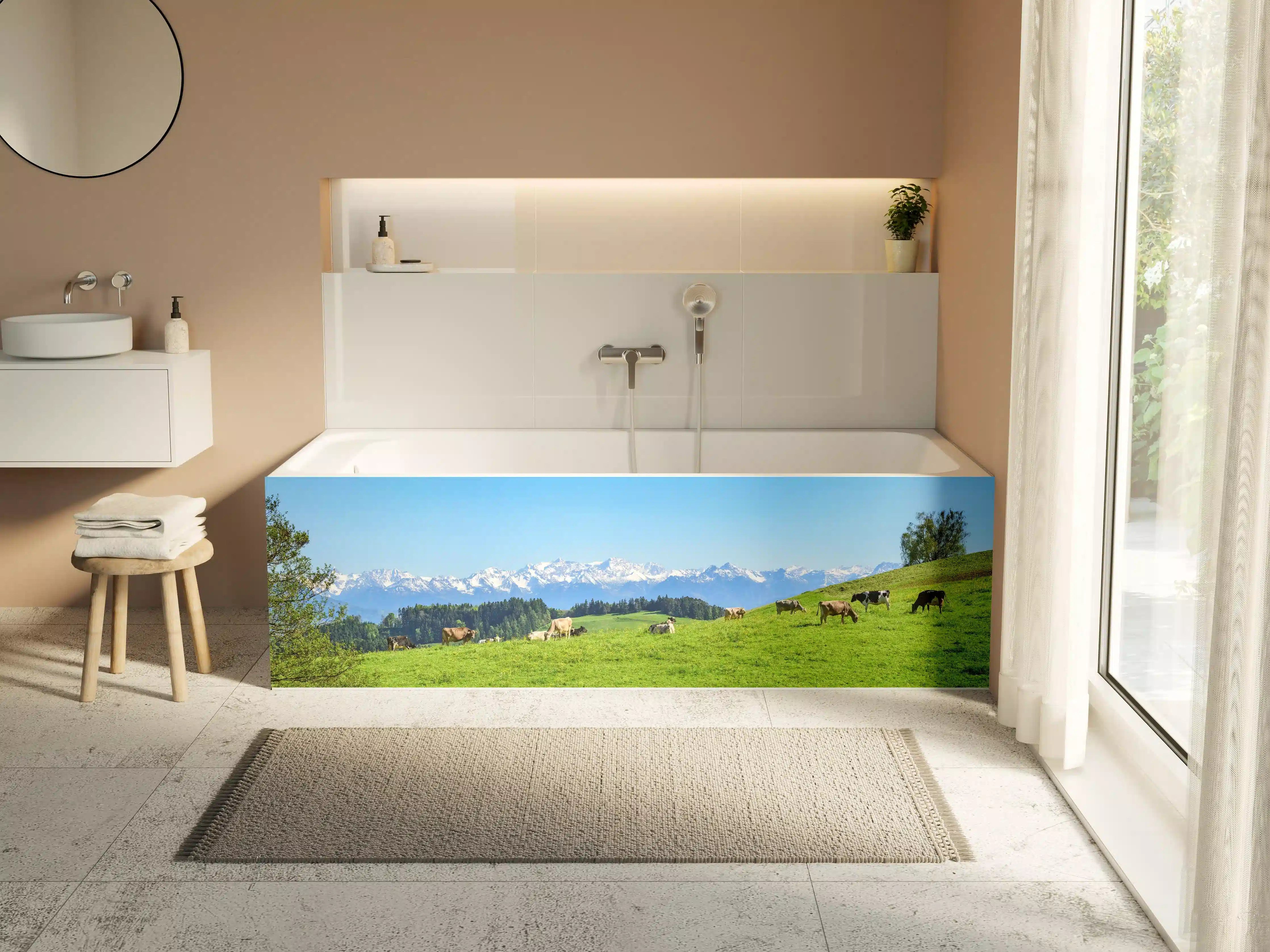 Badewannen-Rückwand - Almwiese mit Kühen und Alpenblick