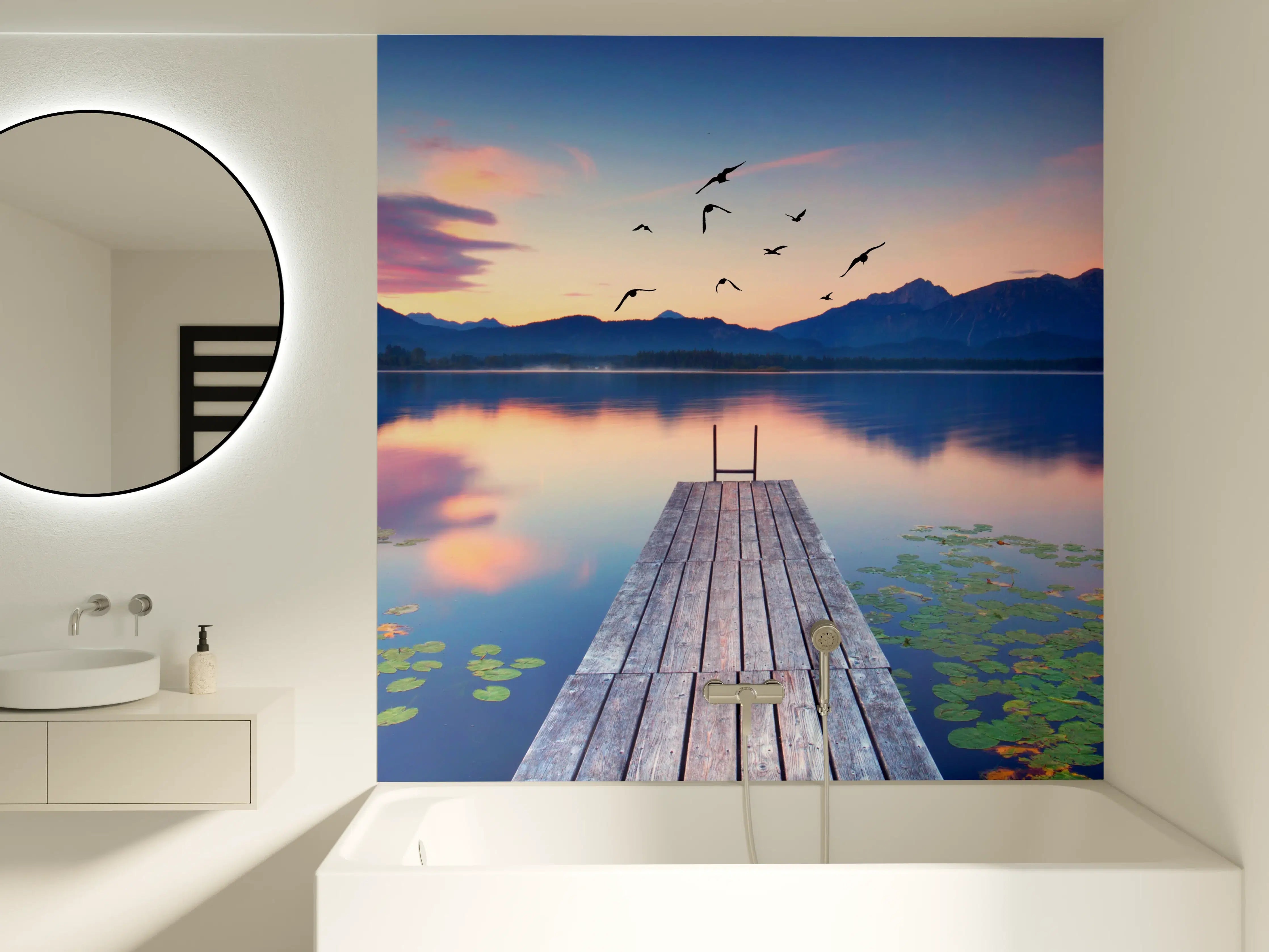 Badewannen-Rückwand - Alpensee mit Seerosen