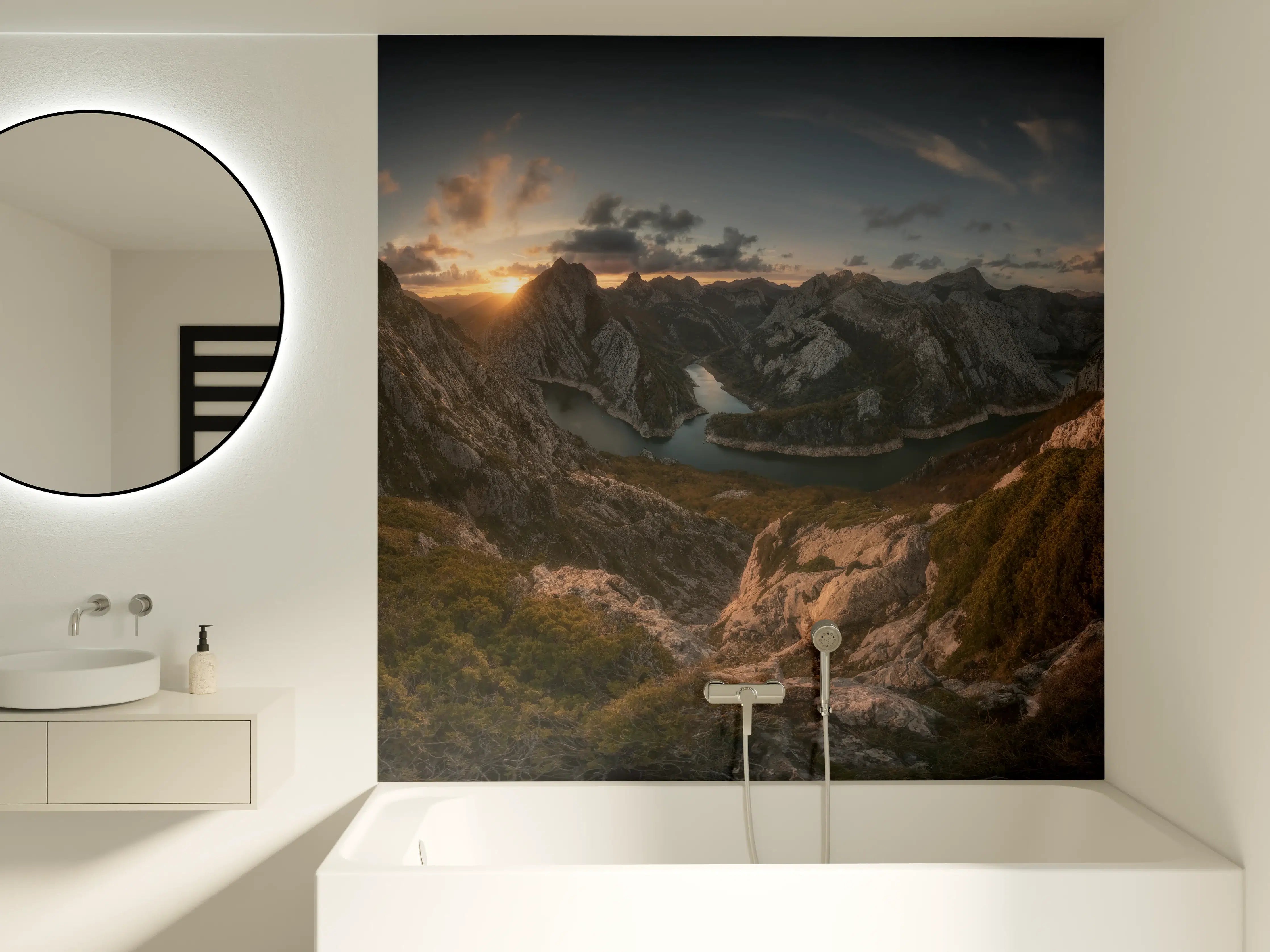 Badewannen-Rückwand - Alpines Morgenrot am Bergsee