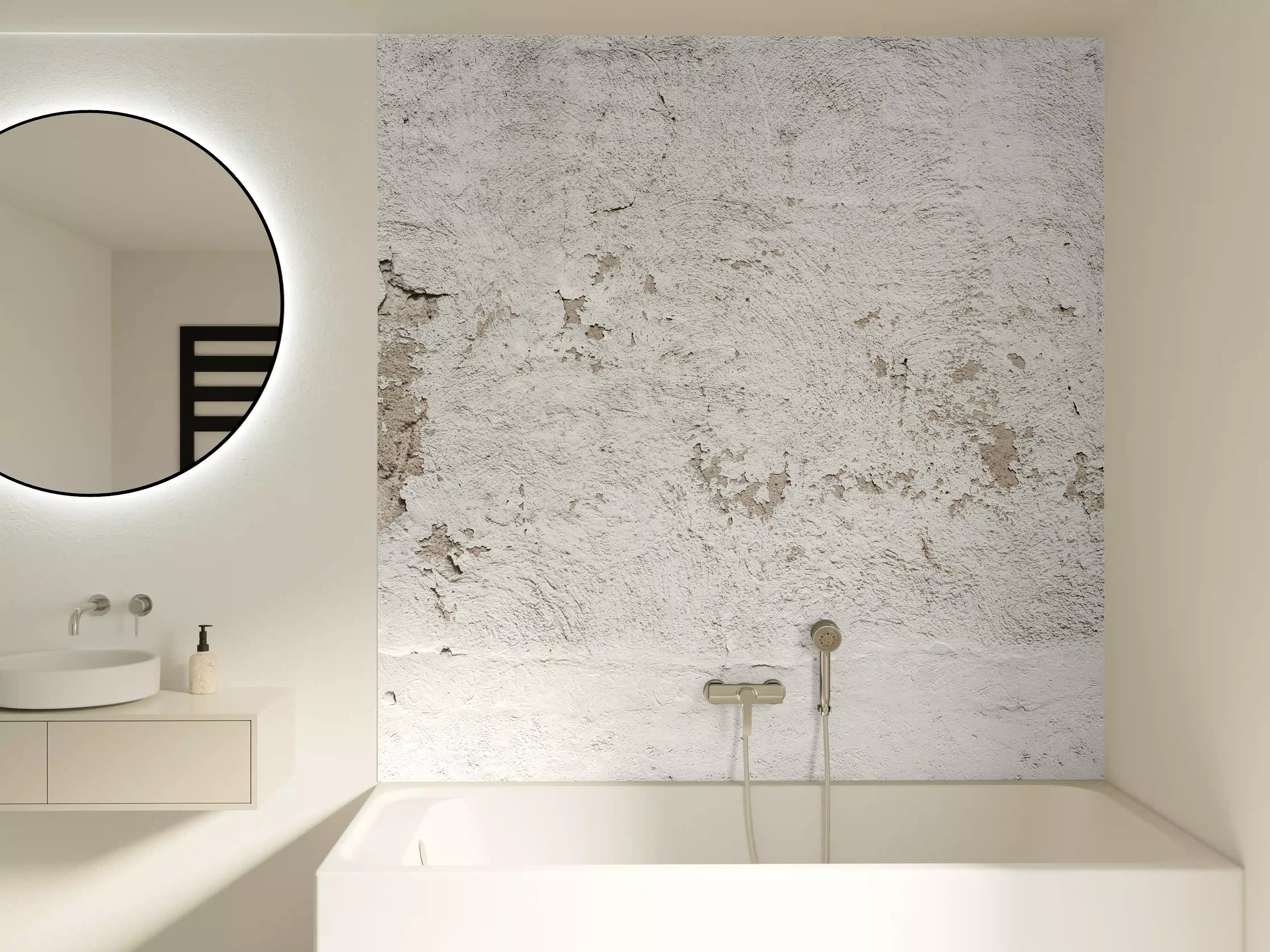 Badewannen-Rückwand - Alte Mauer mit abblätterndem Putz