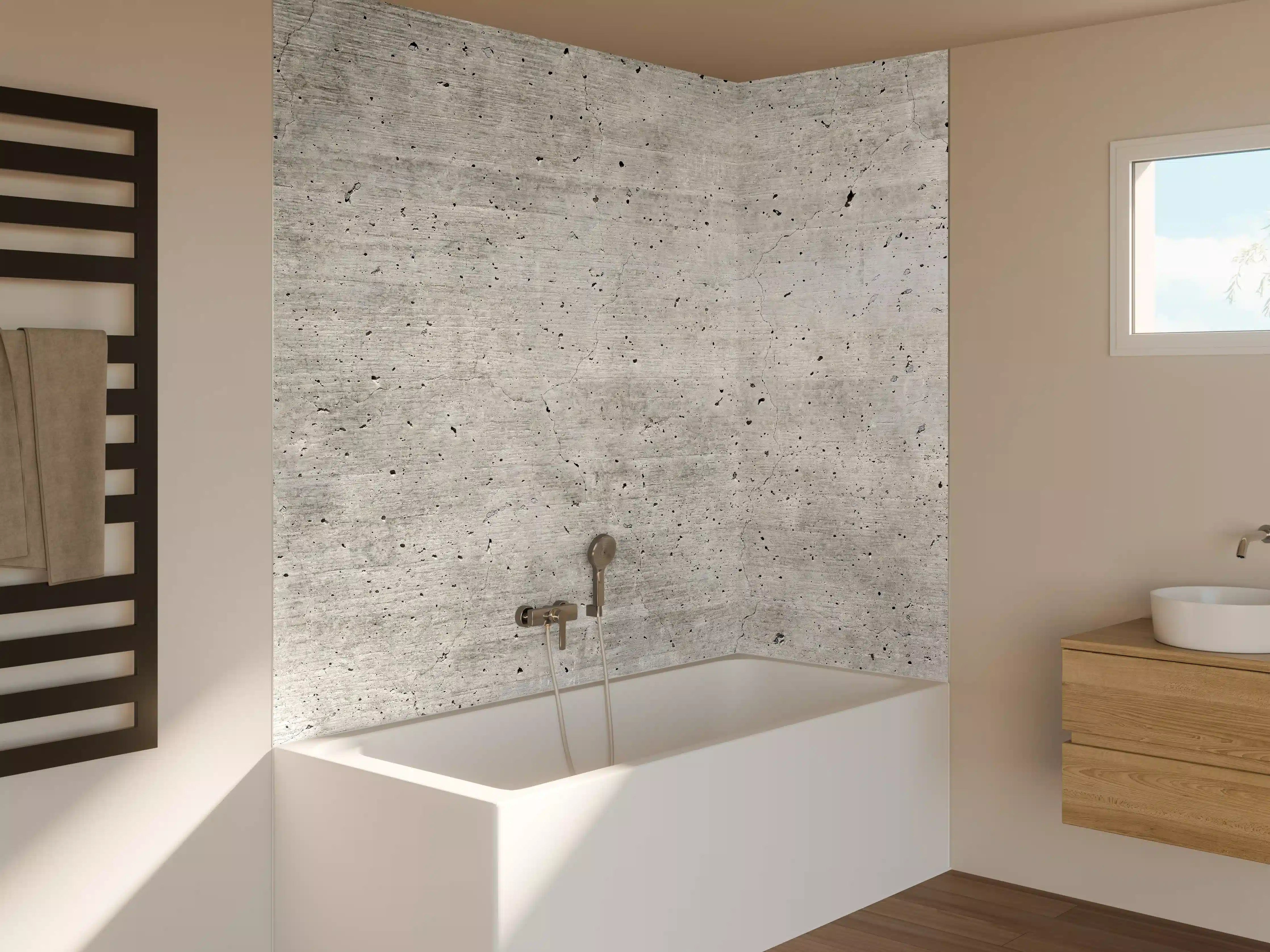 Badewannen-Rückwand - Alter gräulicher Beton