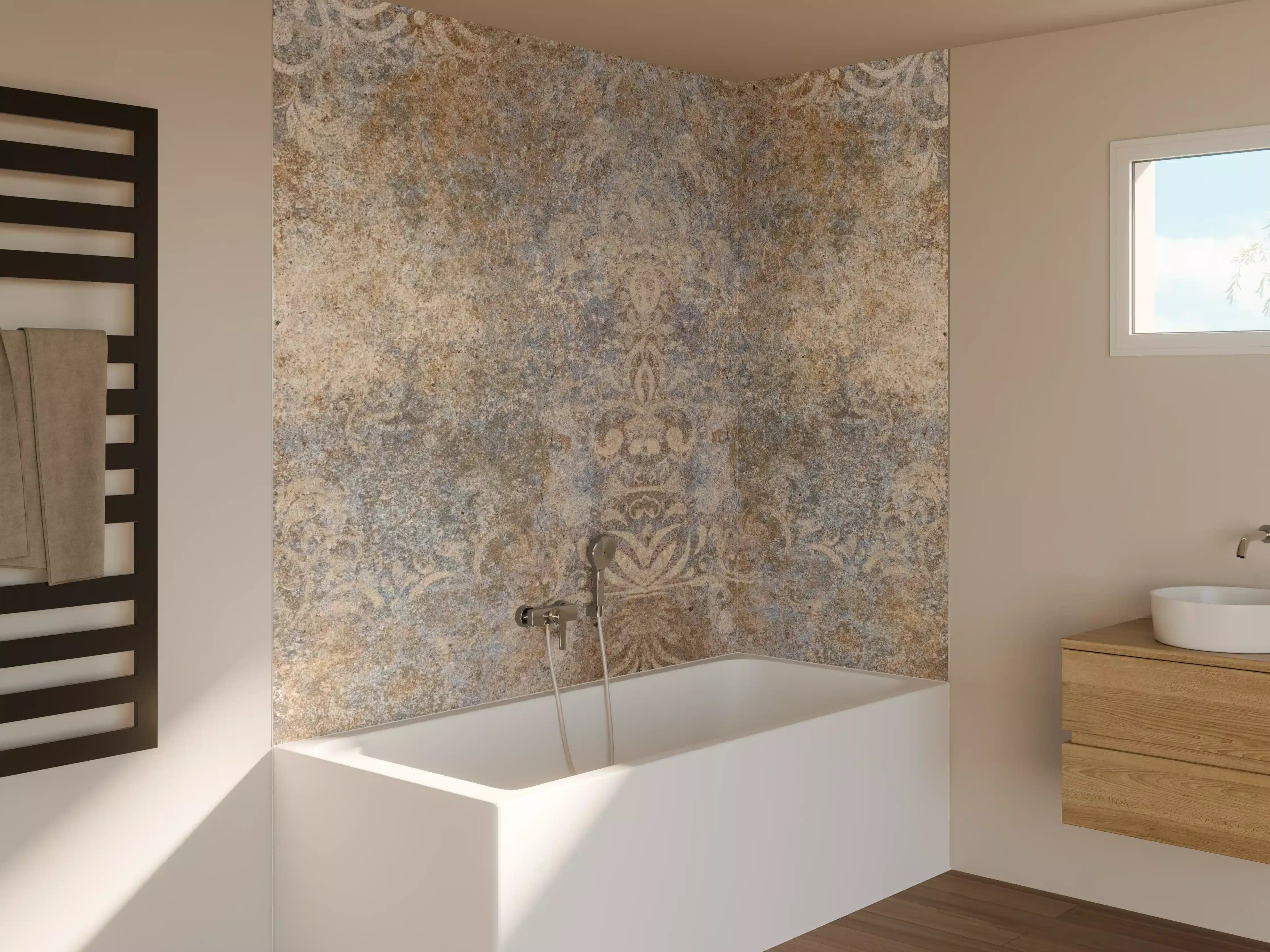 Badewannen-Rückwand - Altes abgenutztes Mosaik Motiv
