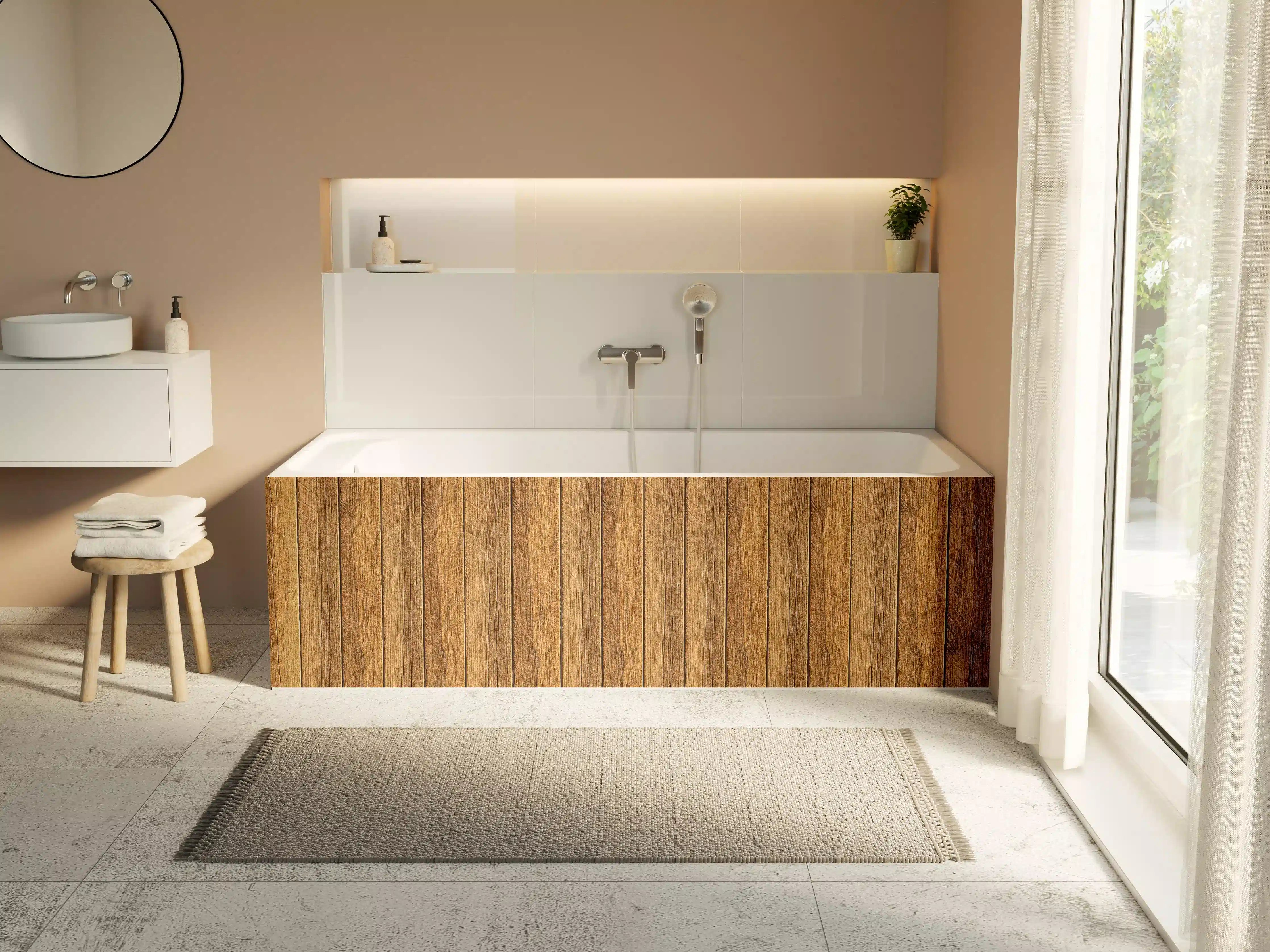 Badewannen-Rückwand - Aneinandergereihte braune Holzplanken