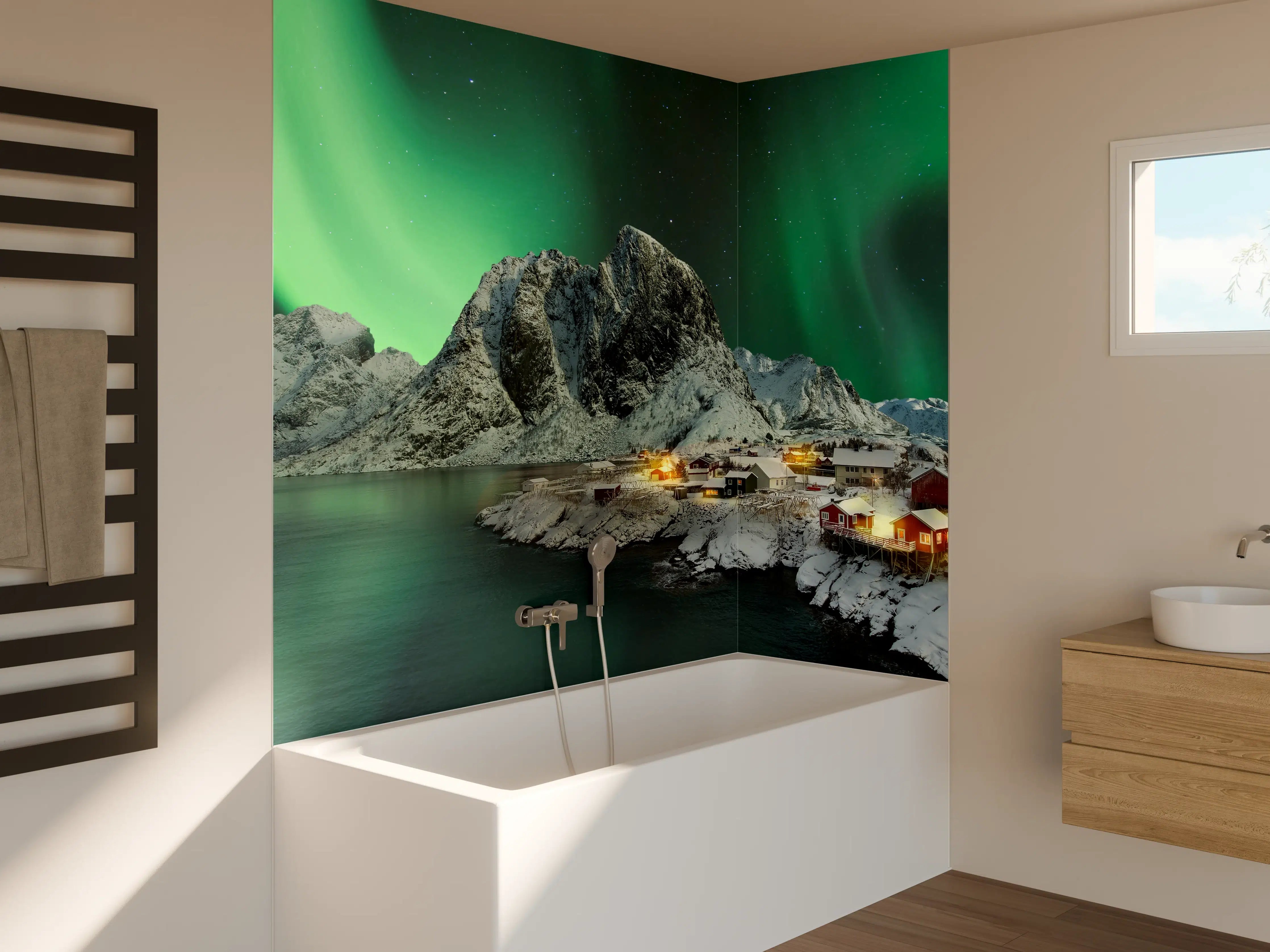 Badewannen-Rückwand - Aurora Borealis über verschneiten Bergen