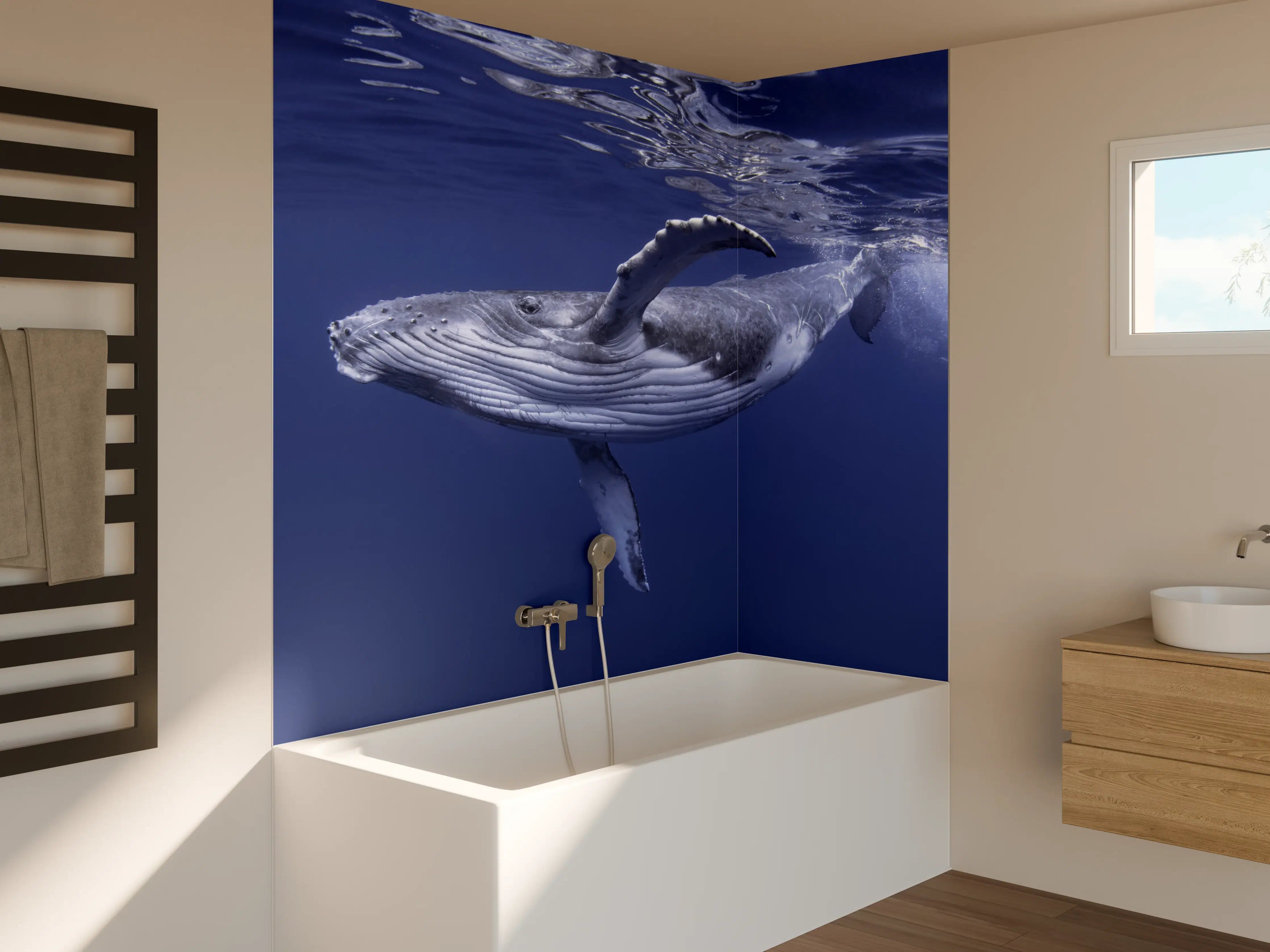 Badewannen-Rückwand - Baby-Buckelwal-Kalb im blauen Wasser
