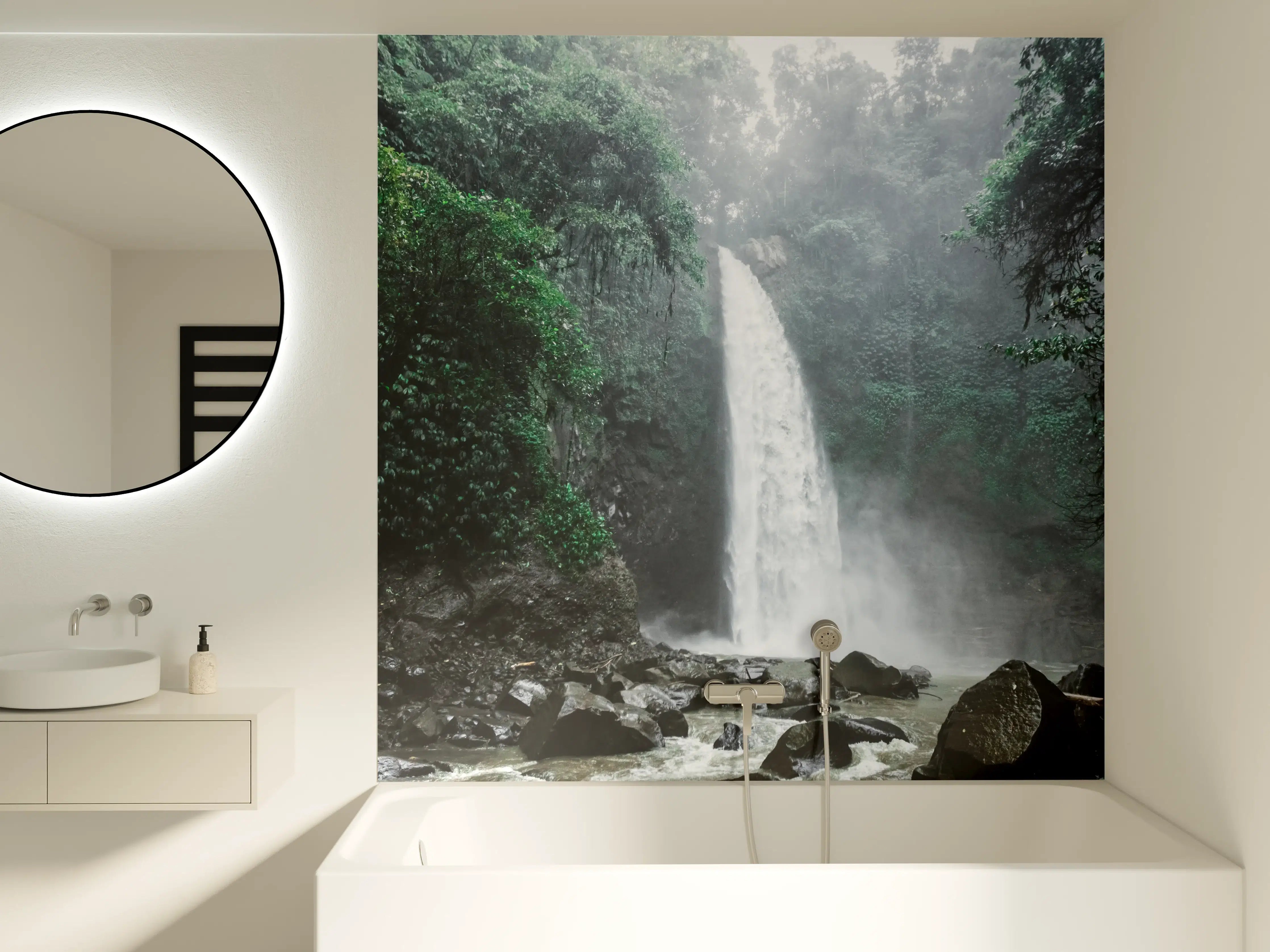 Badewannen-Rückwand - Bali-Wasserfall im tiefen Dschungel