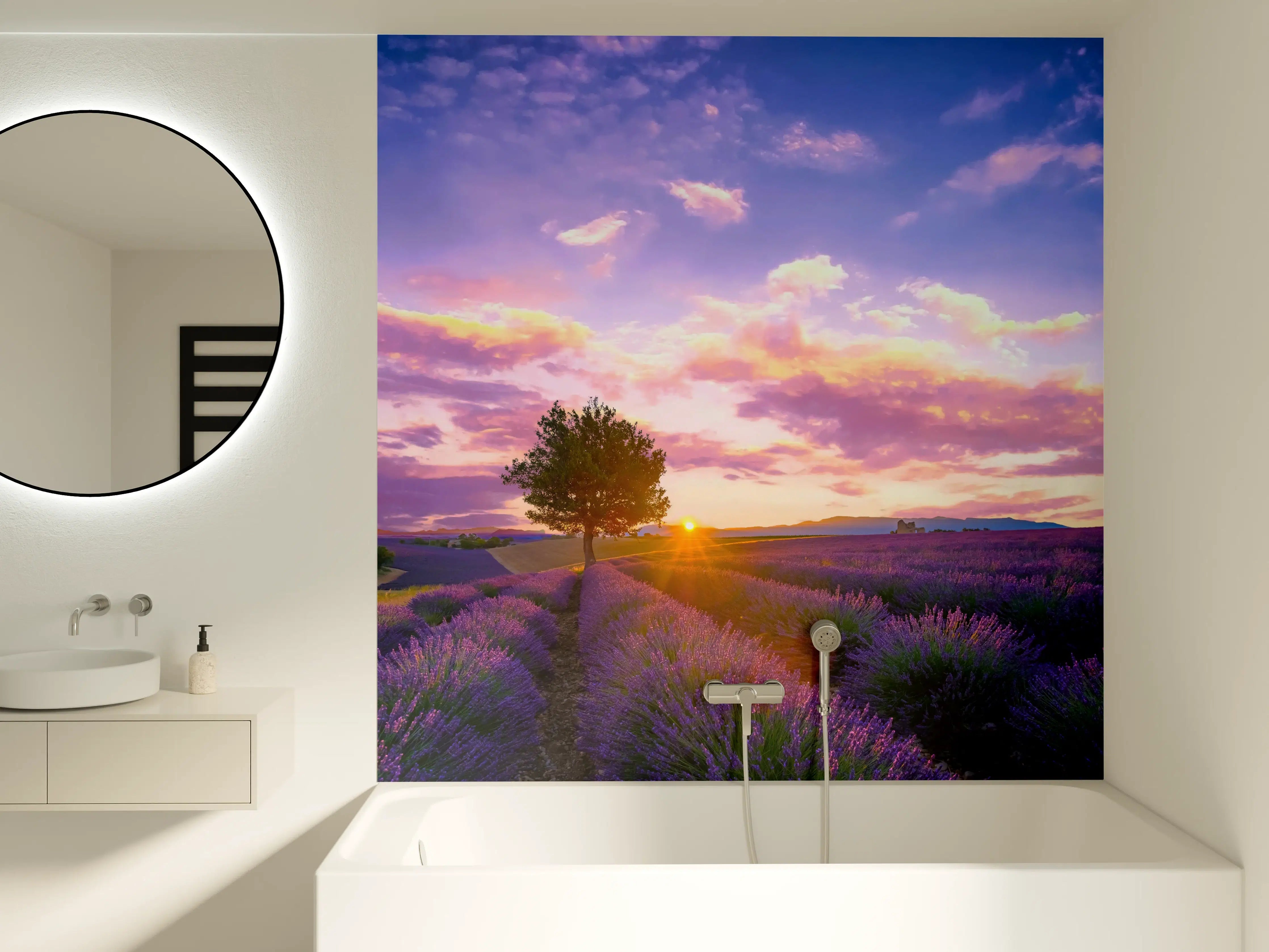 Badewannen-Rückwand - Baum im Lavendelfeld bei Sonnenuntergang in der Provence